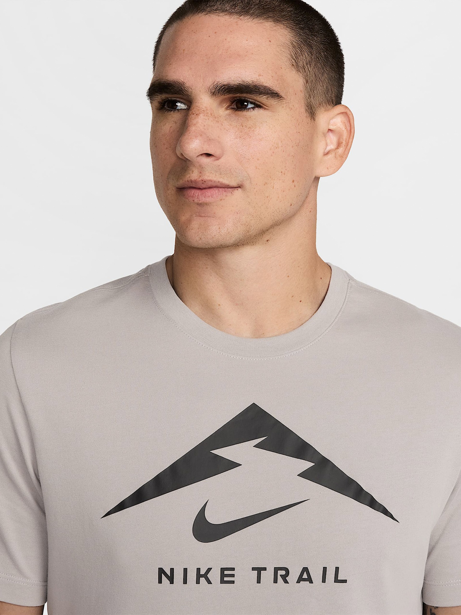 T-shirt de Trail Nike Dri-FIT Cinzenta Para Homem