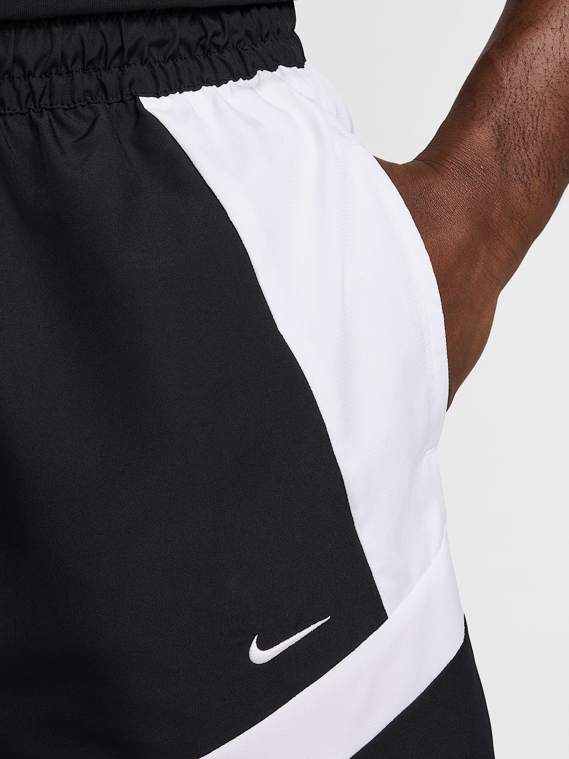 Pantalones Cortos de Baloncesto Nike Icon 15cm Negros y Blancos Para Hombre