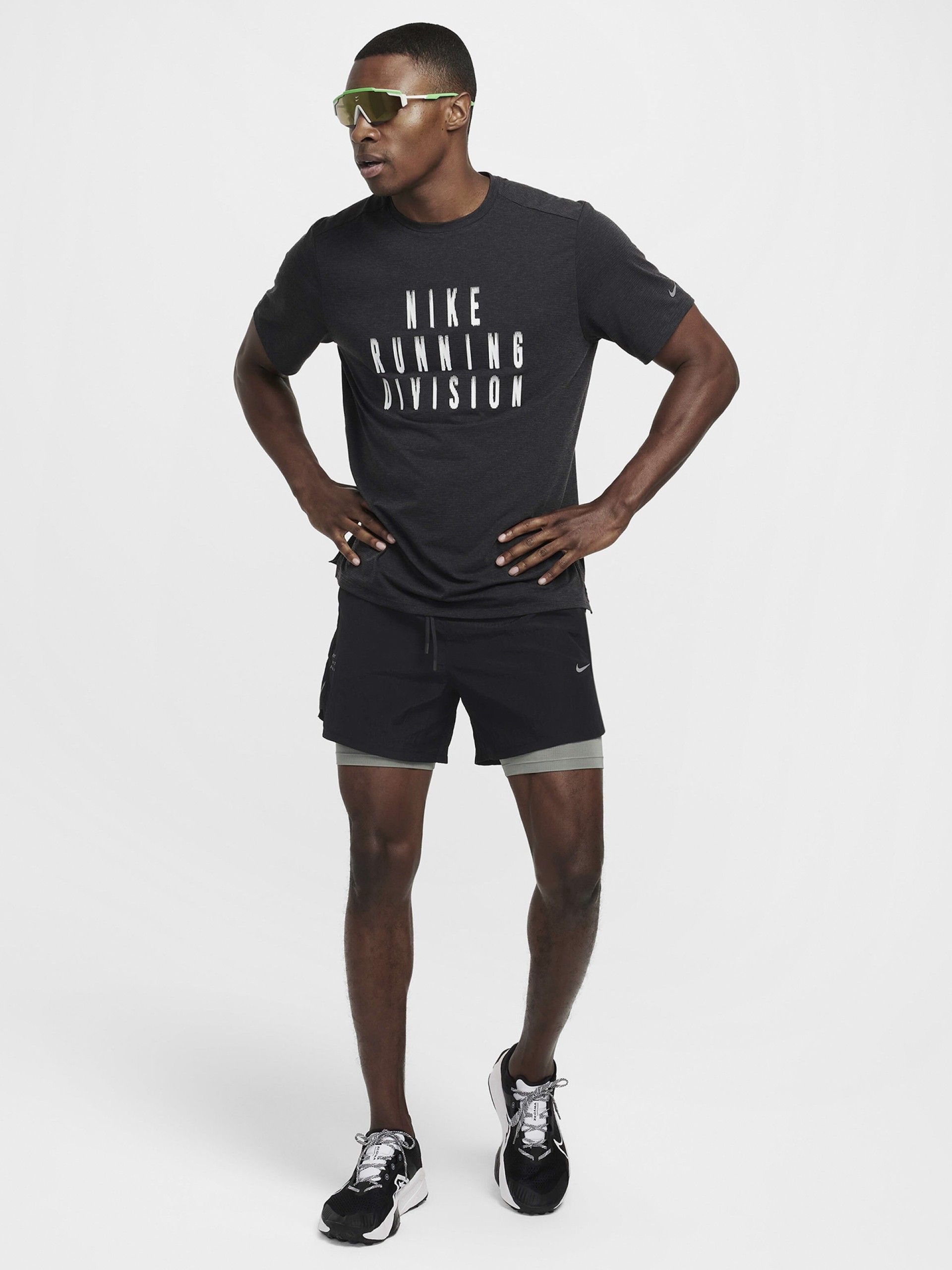 Calções de Running 2 em 1 Nike Stride Division Dri-FIT 13cm Pretos Para Homem