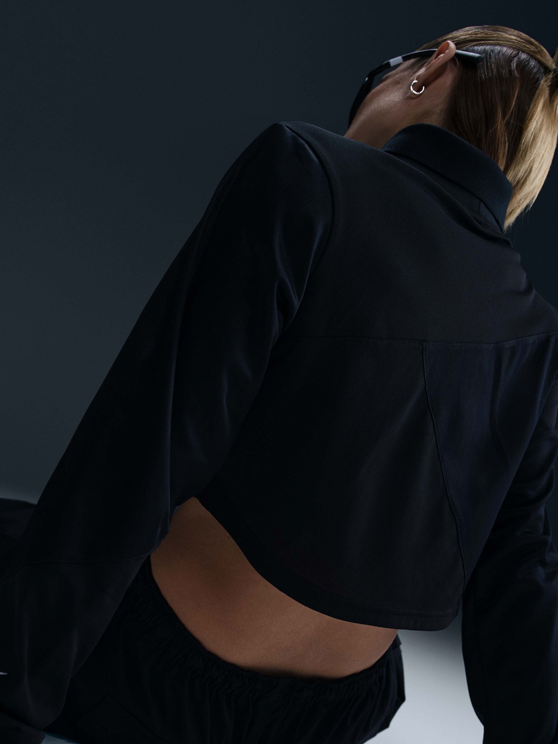 Camisola Nike Sportswear Cropped Preta Para Mulher