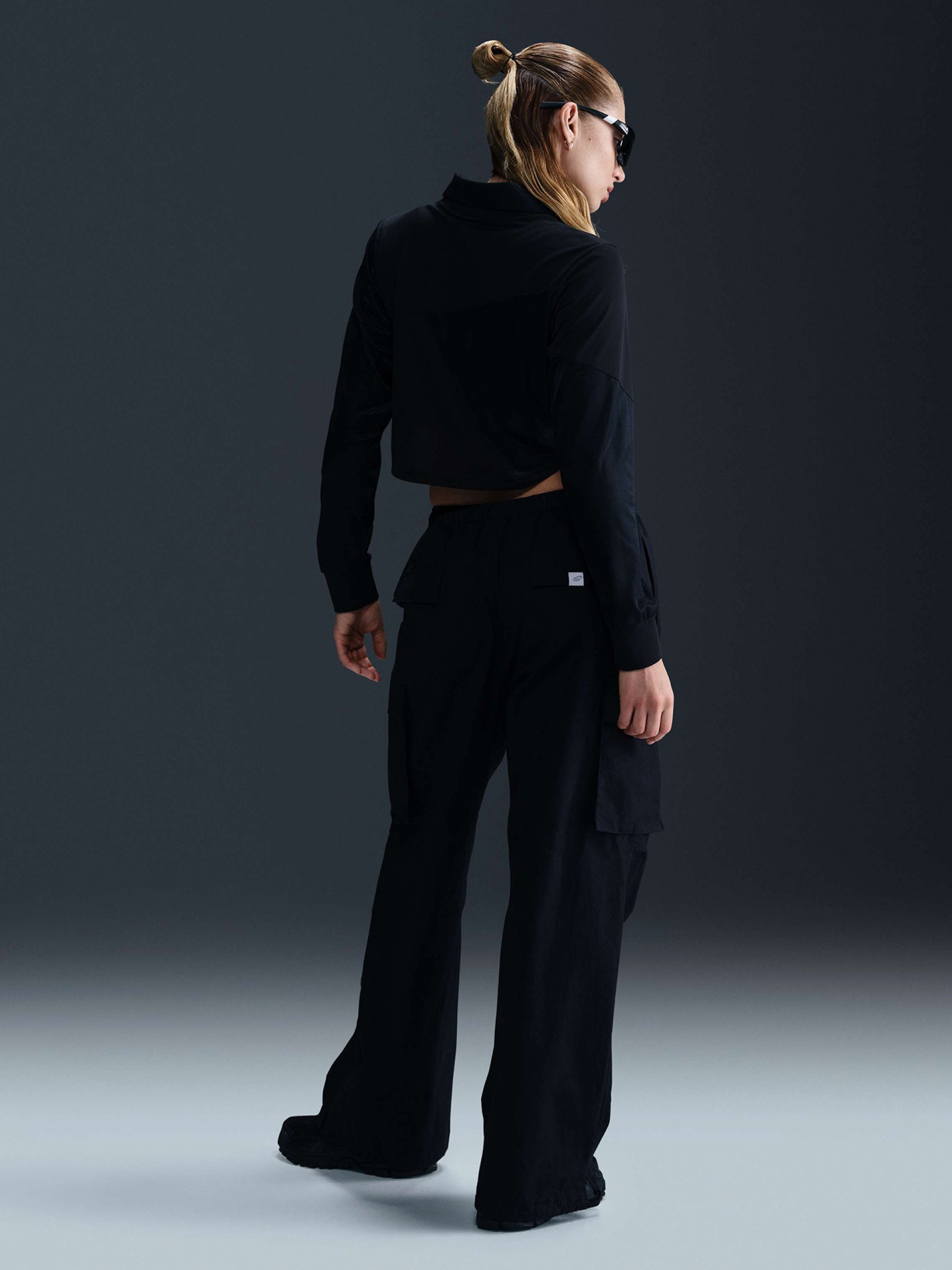 Camisola Nike Sportswear Cropped Preta Para Mulher