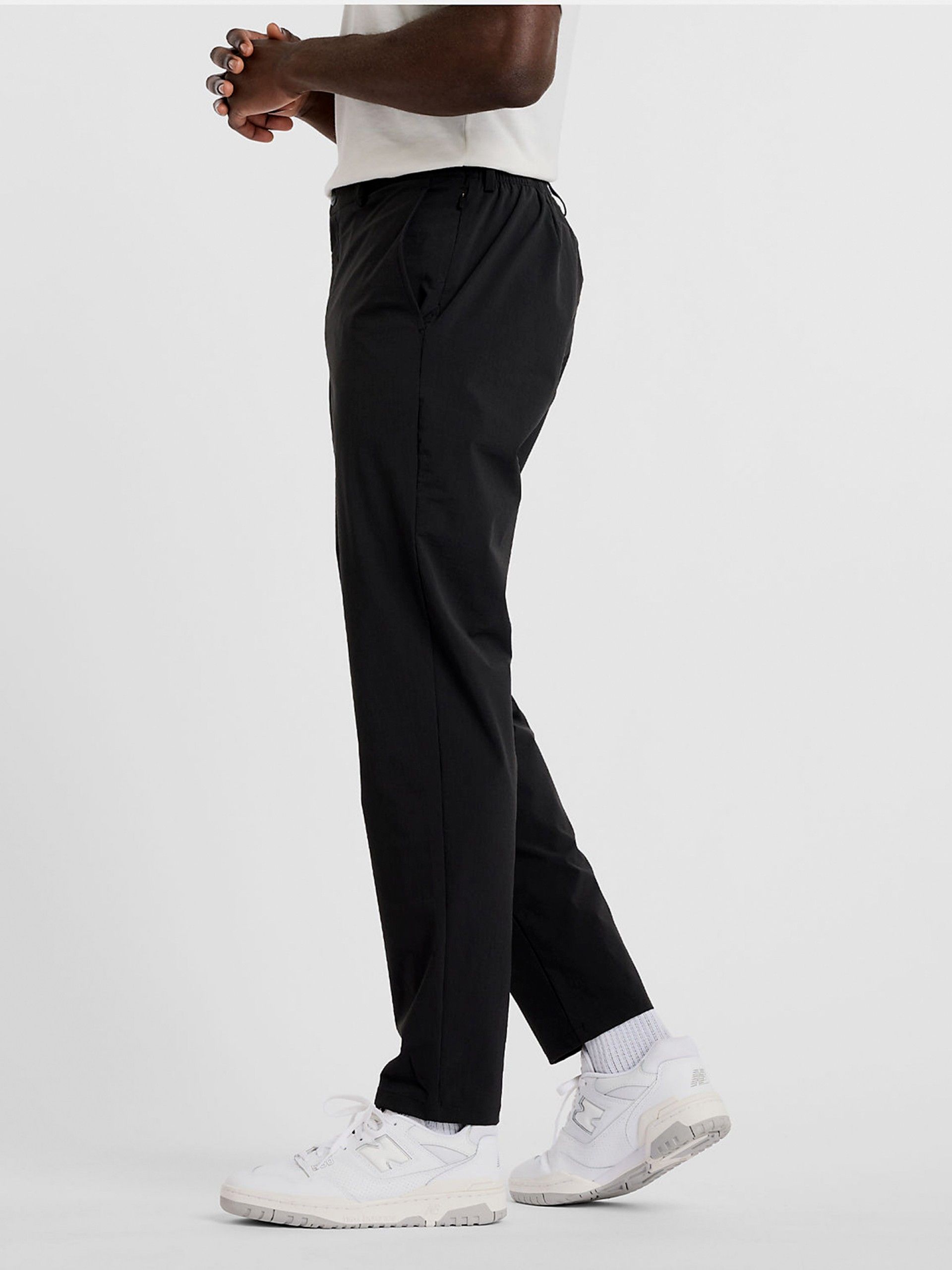 New Balance Athletics Ripstop Tapered 76.2cm Black Trousers