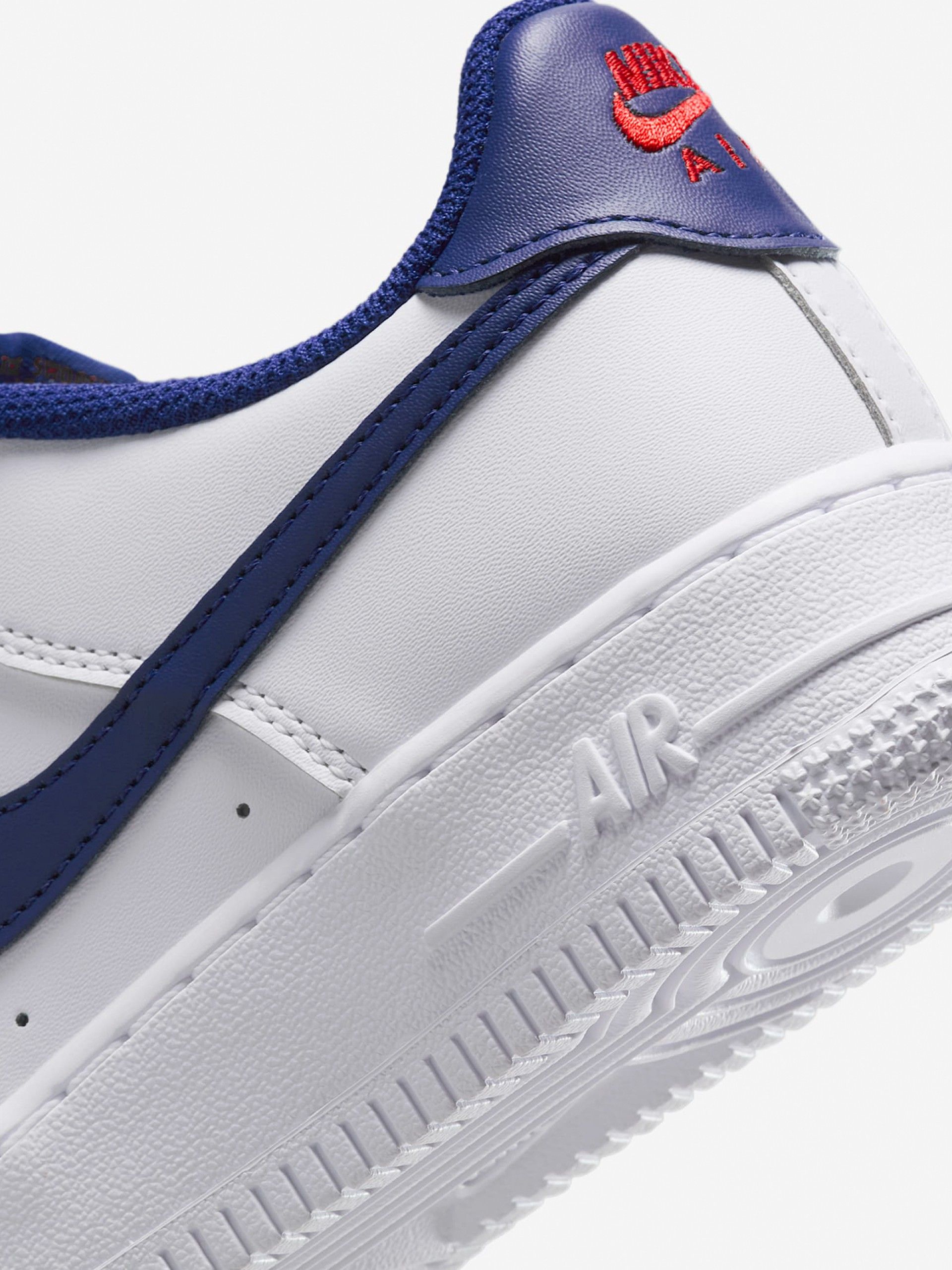 Sapatilhas Nike Air Force 1 Brancas e Azuis Júnior