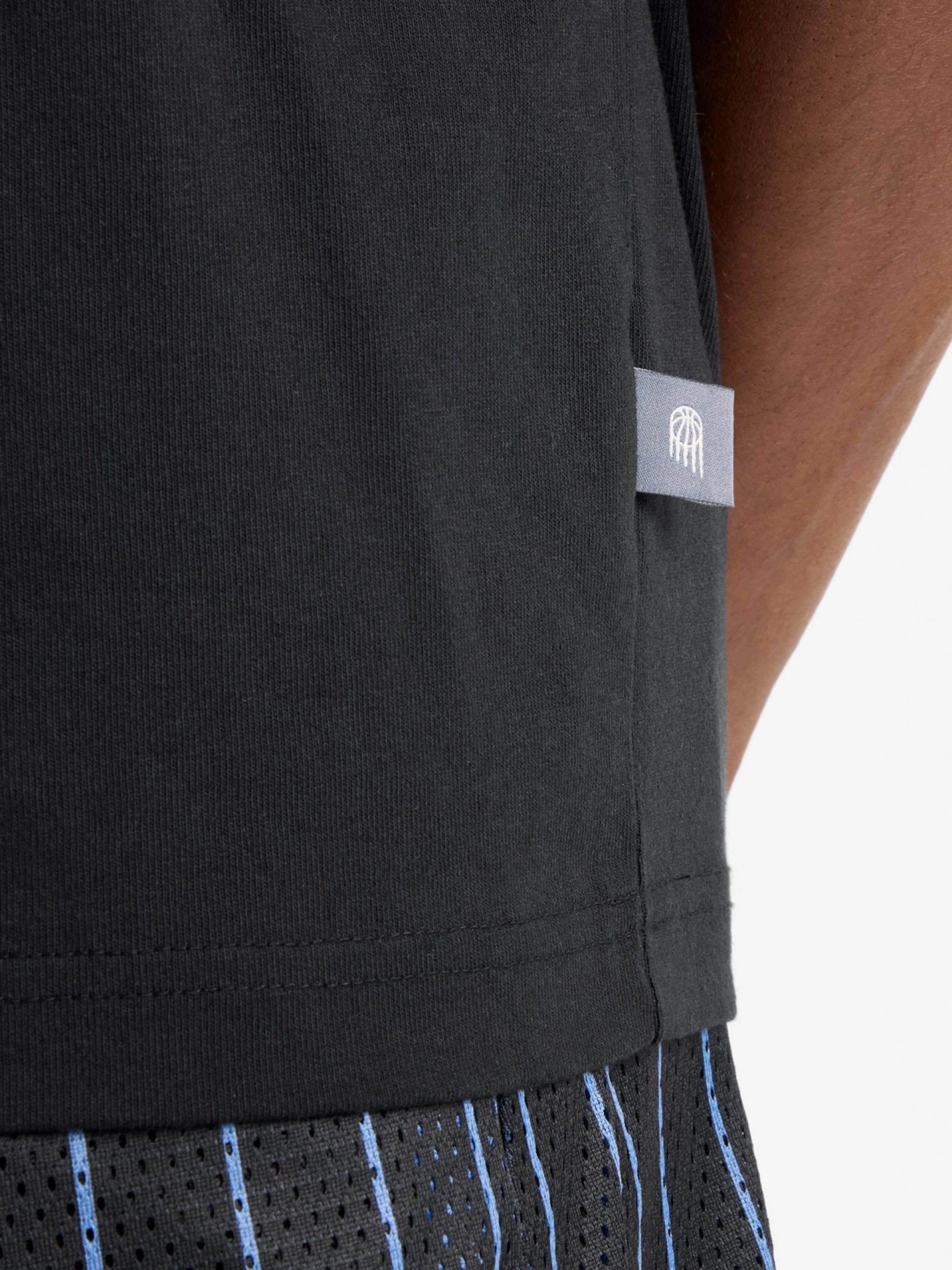 Camiseta New Balance Hoops Mosaic Court Graphic Negra