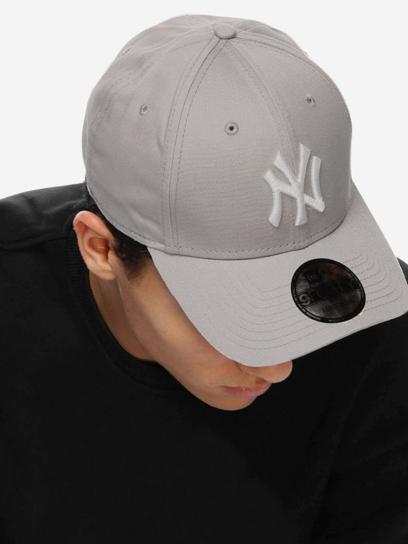 New Era 940 New York Yankees Essential 9FORTY Grey Cap