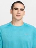T-shirt de Running Nike Stride Dri-FIT ADV Azul Para Homem