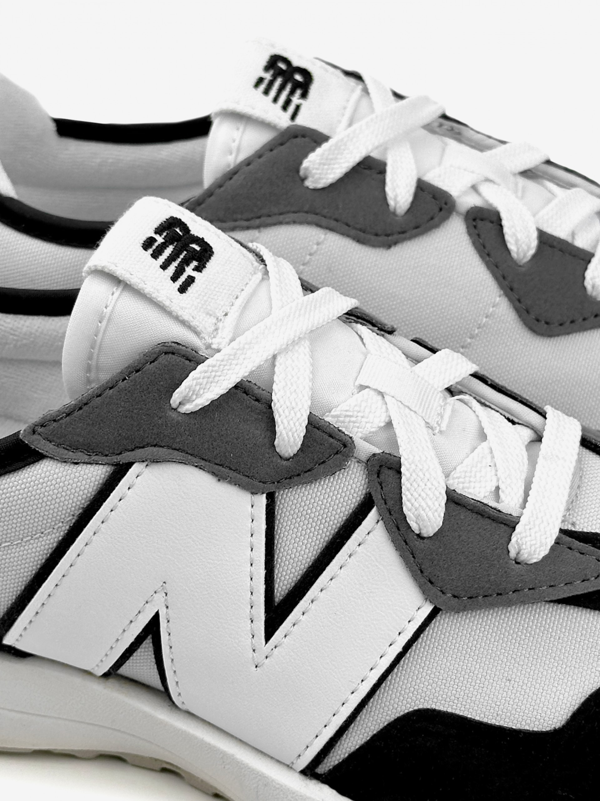 Sapatilhas New Balance GS327 V1 Pretas e Cinzentas