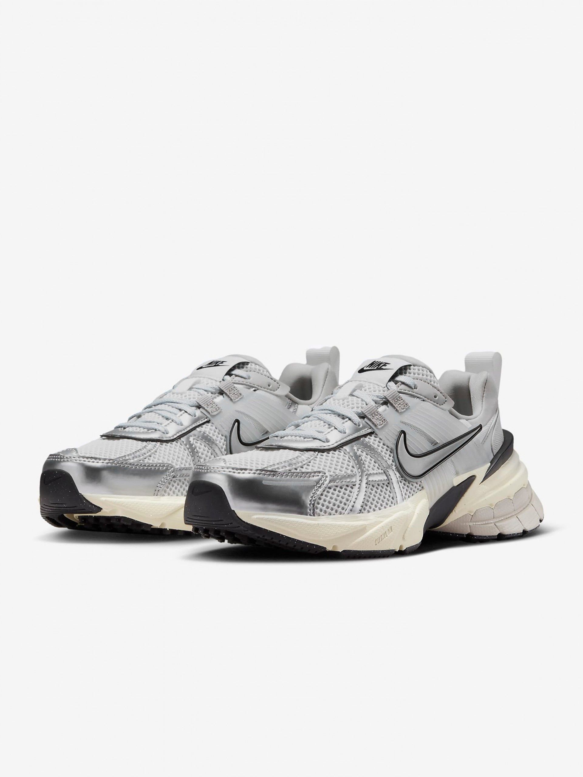 Sapatilhas Nike V2K Run Prateadas e Brancas Para Mulher