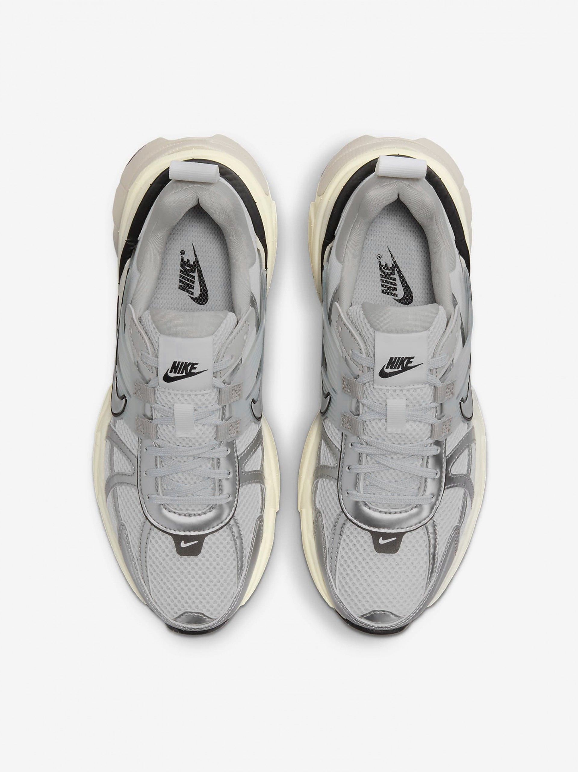 Sapatilhas Nike V2K Run Prateadas e Brancas Para Mulher