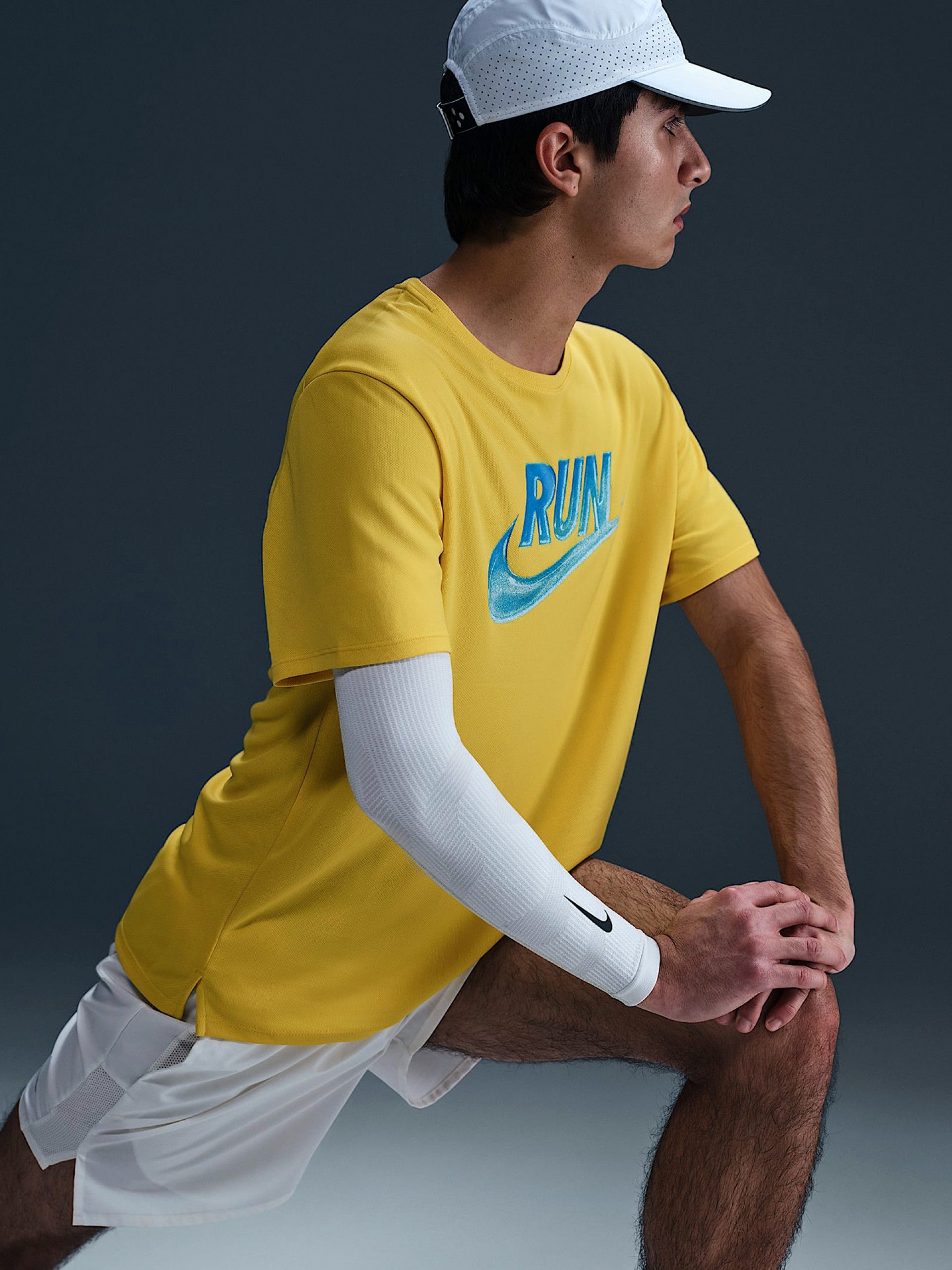 T-shirt de Running Nike Run Energy Miler Dri-FIT Amarela Para Homem