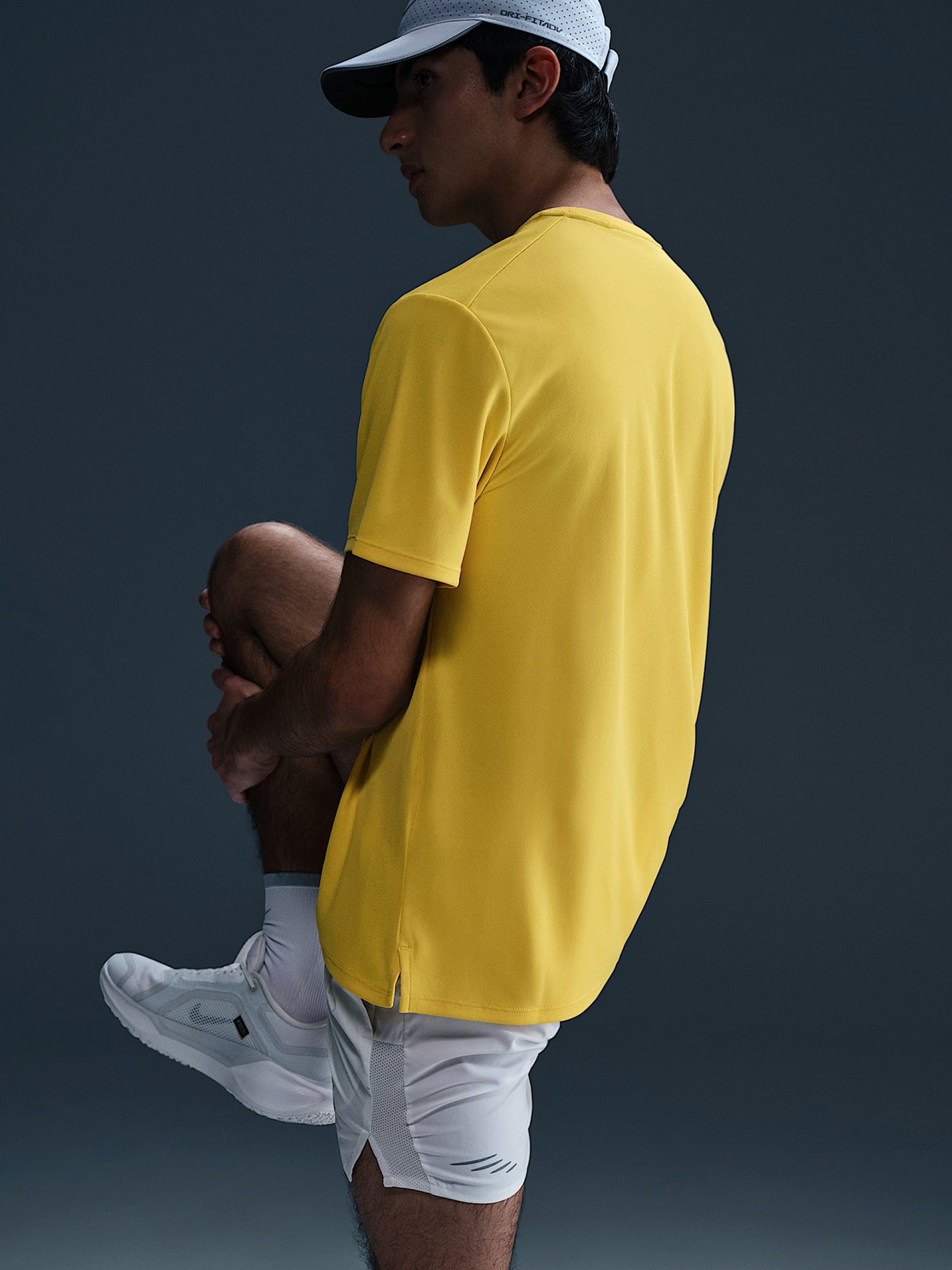 T-shirt de Running Nike Run Energy Miler Dri-FIT Amarela Para Homem