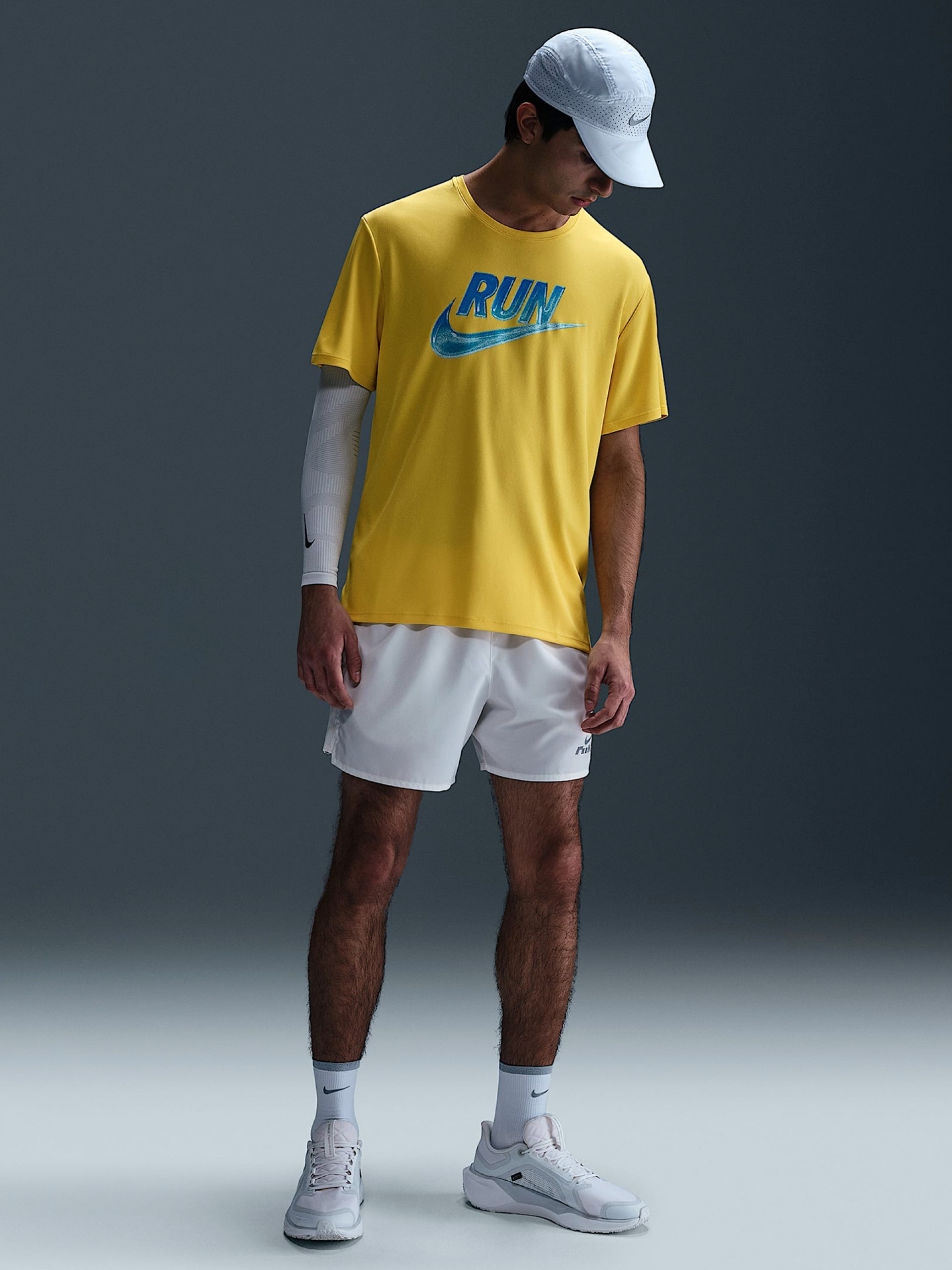 T-shirt de Running Nike Run Energy Miler Dri-FIT Amarela Para Homem