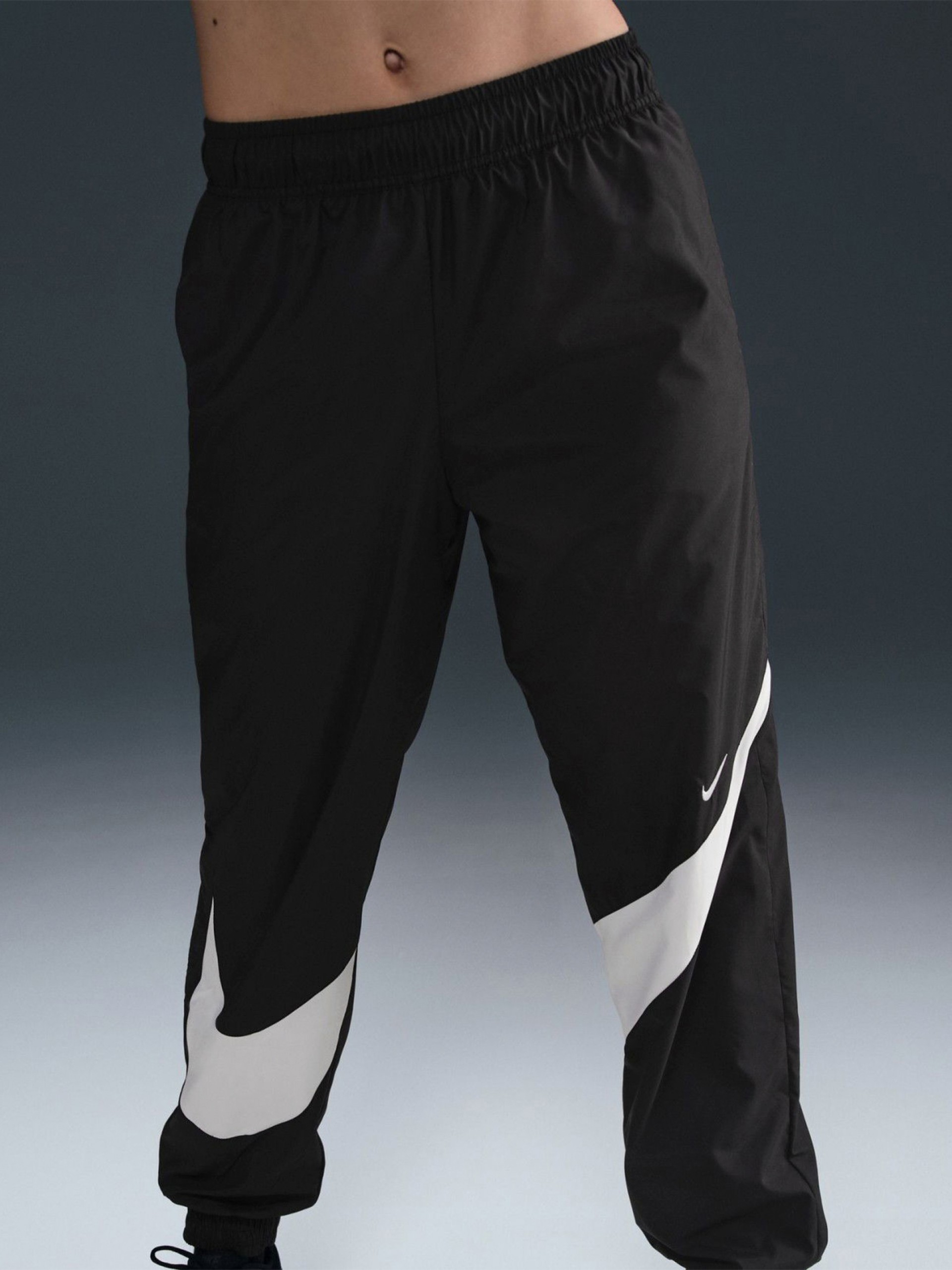 Calças Nike Sportswear Classic Woven Proteção UV Mid-Rise Pretas Para Mulher