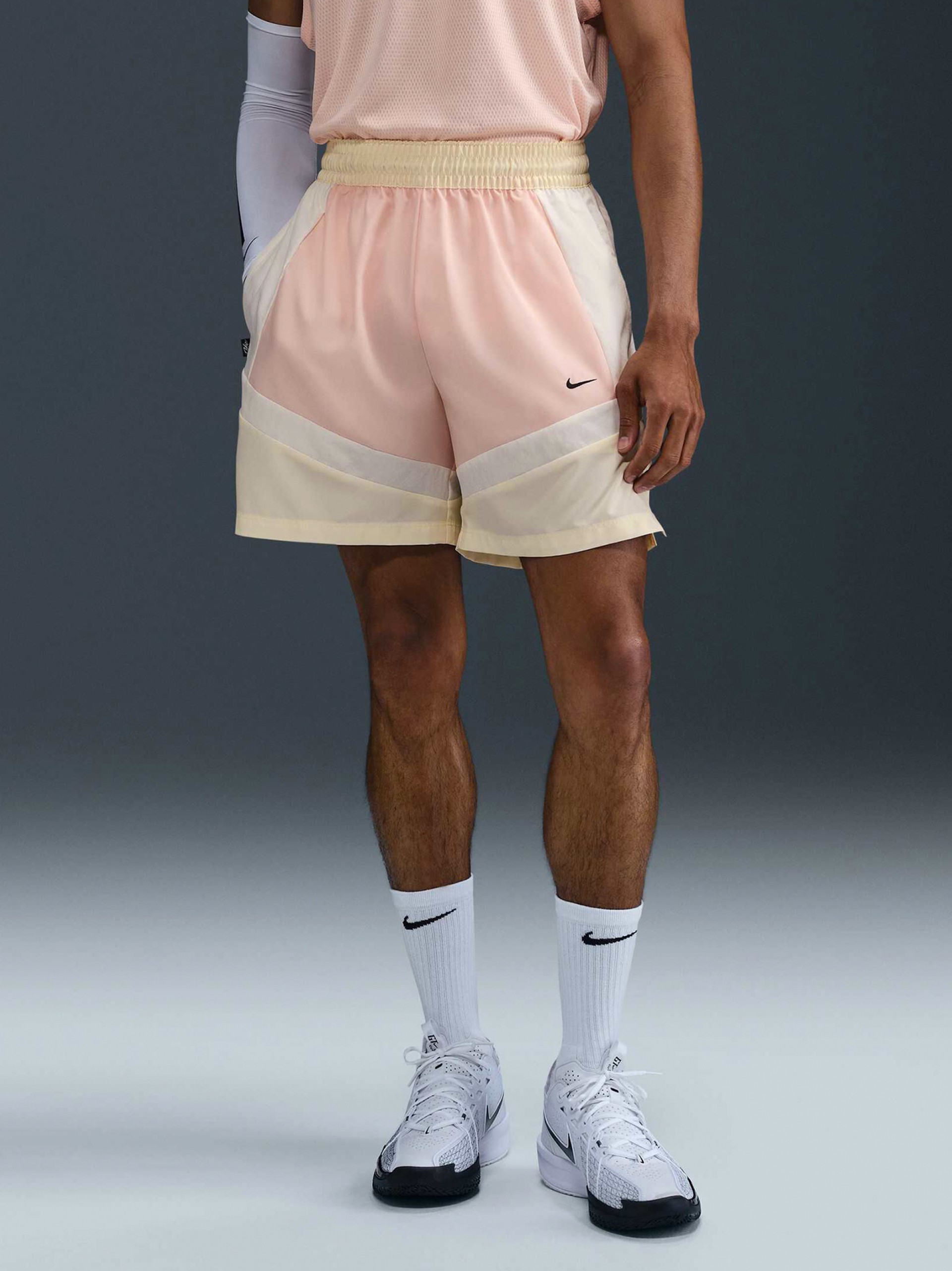 Pantalones Cortos de Baloncesto Nike Icon 15cm Amarillos y Rosa Para Hombre