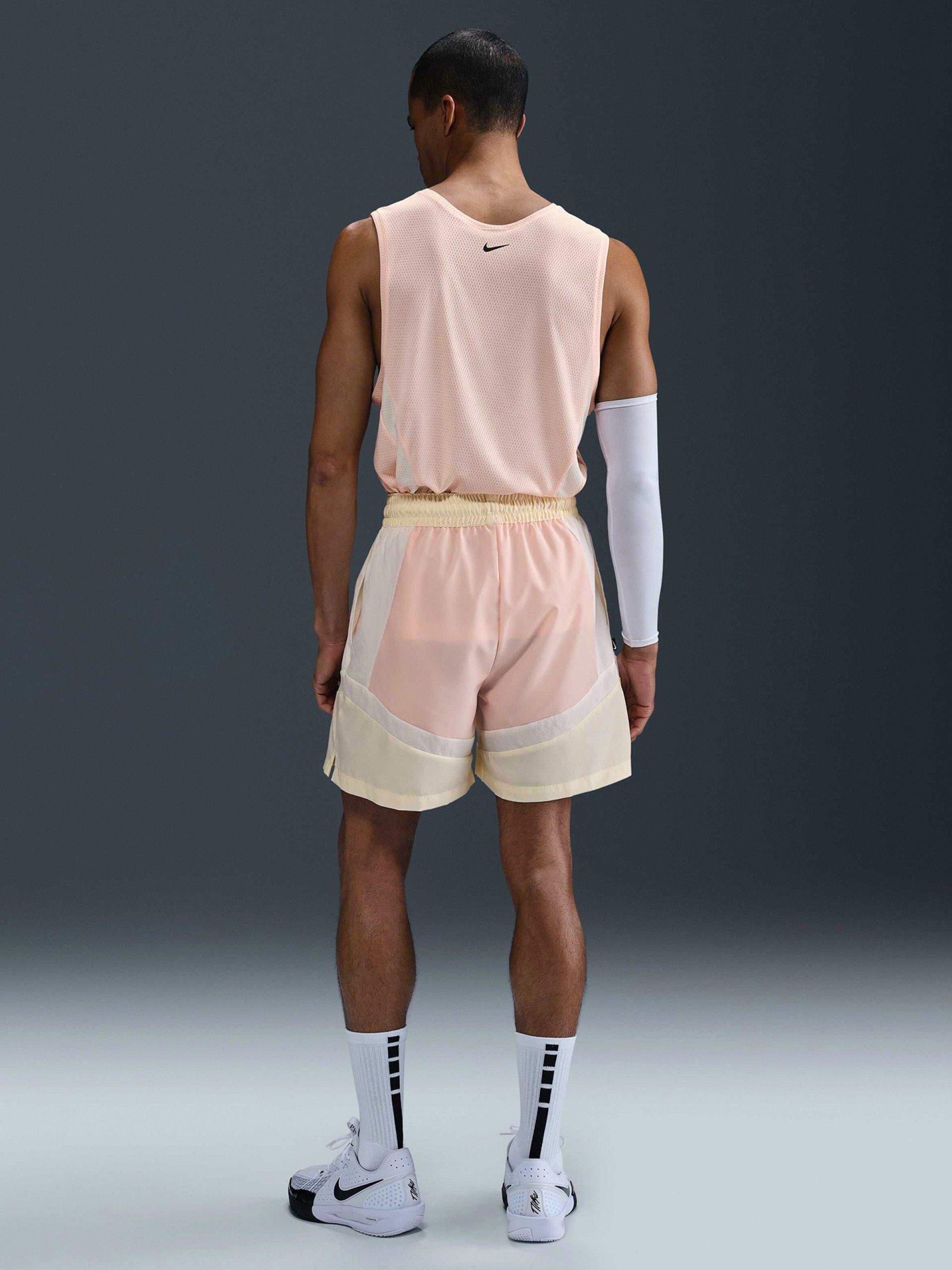 Pantalones Cortos de Baloncesto Nike Icon 15cm Amarillos y Rosa Para Hombre