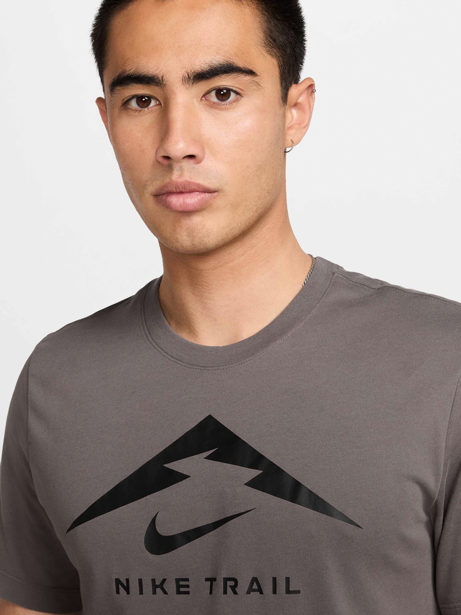 Camiseta de Trail Nike Dri-FIT Marrón Para Hombre
