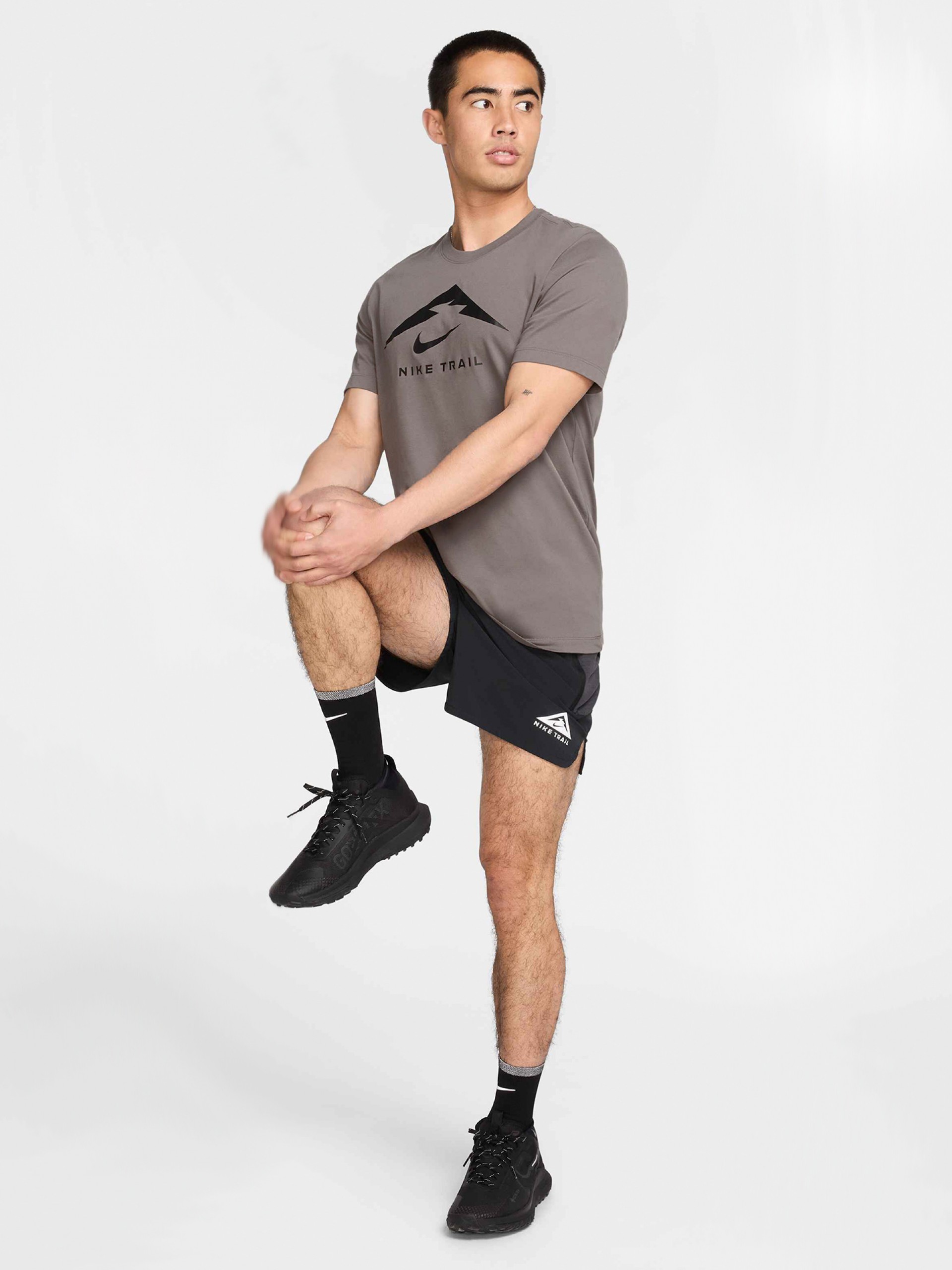 Camiseta de Trail Nike Dri-FIT Marrón Para Hombre