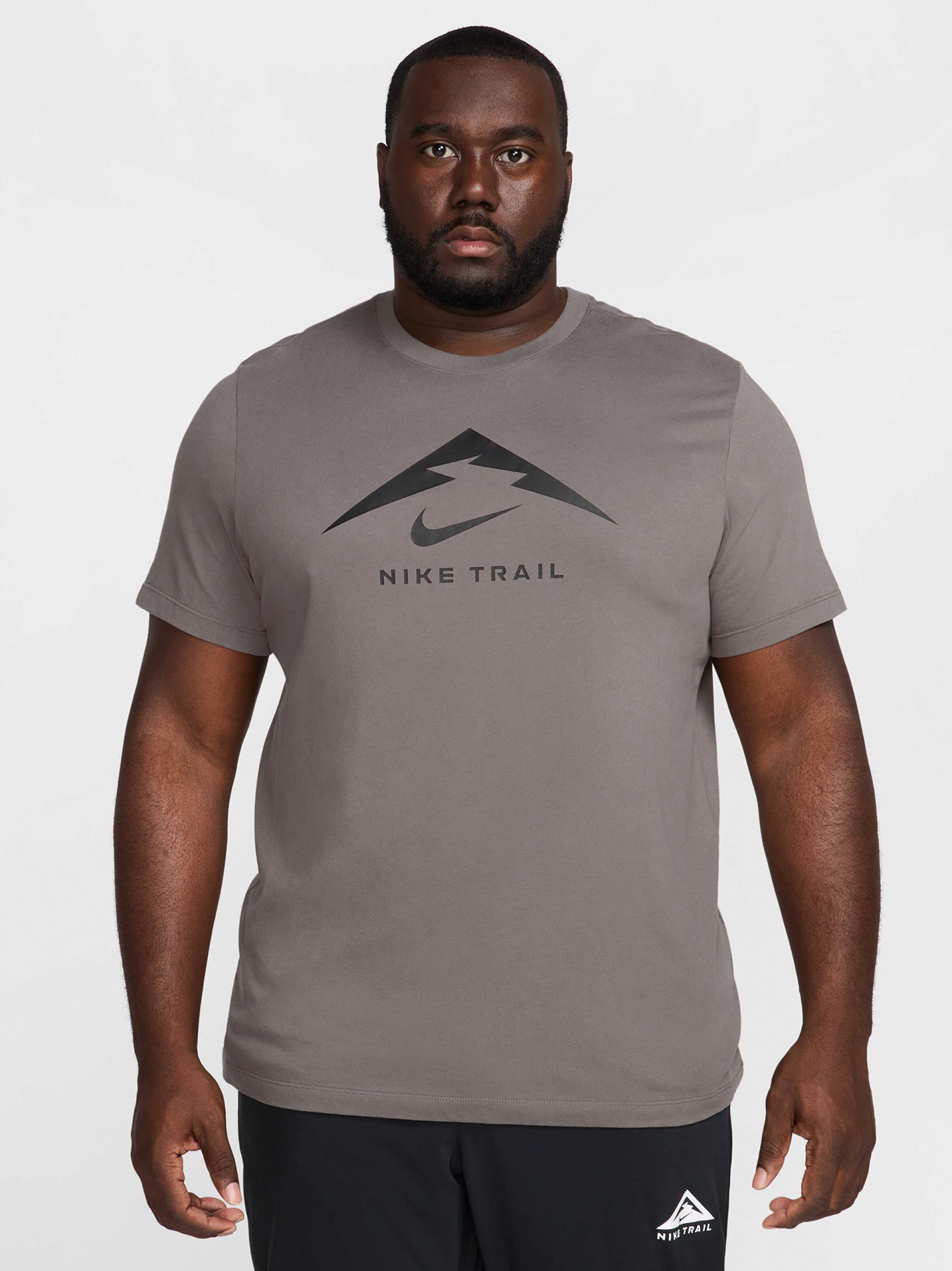 T-shirt de Trail Nike Dri-FIT Castanha Para Homem