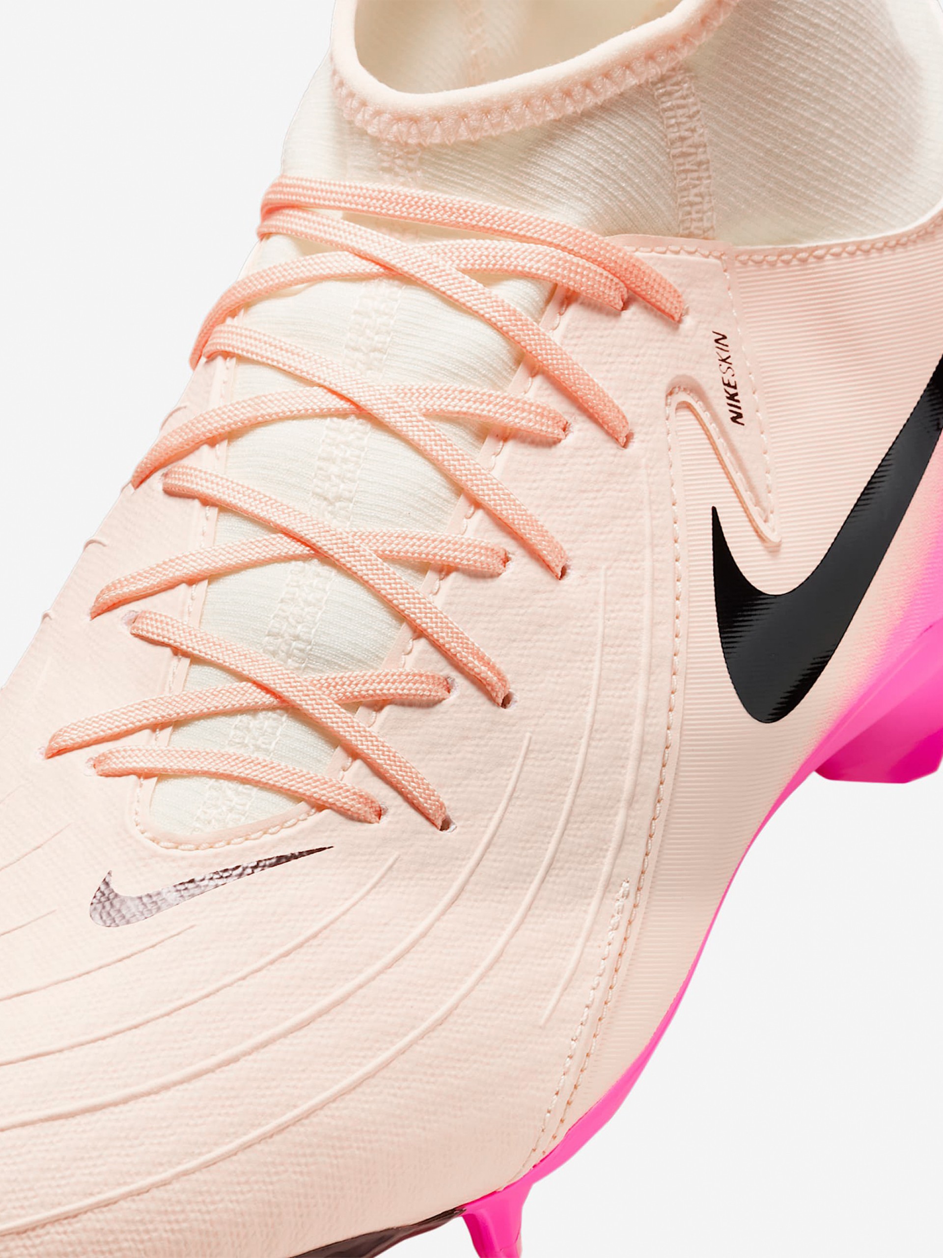 Nike Phantom Luna II Academy FG/MG Football Boots