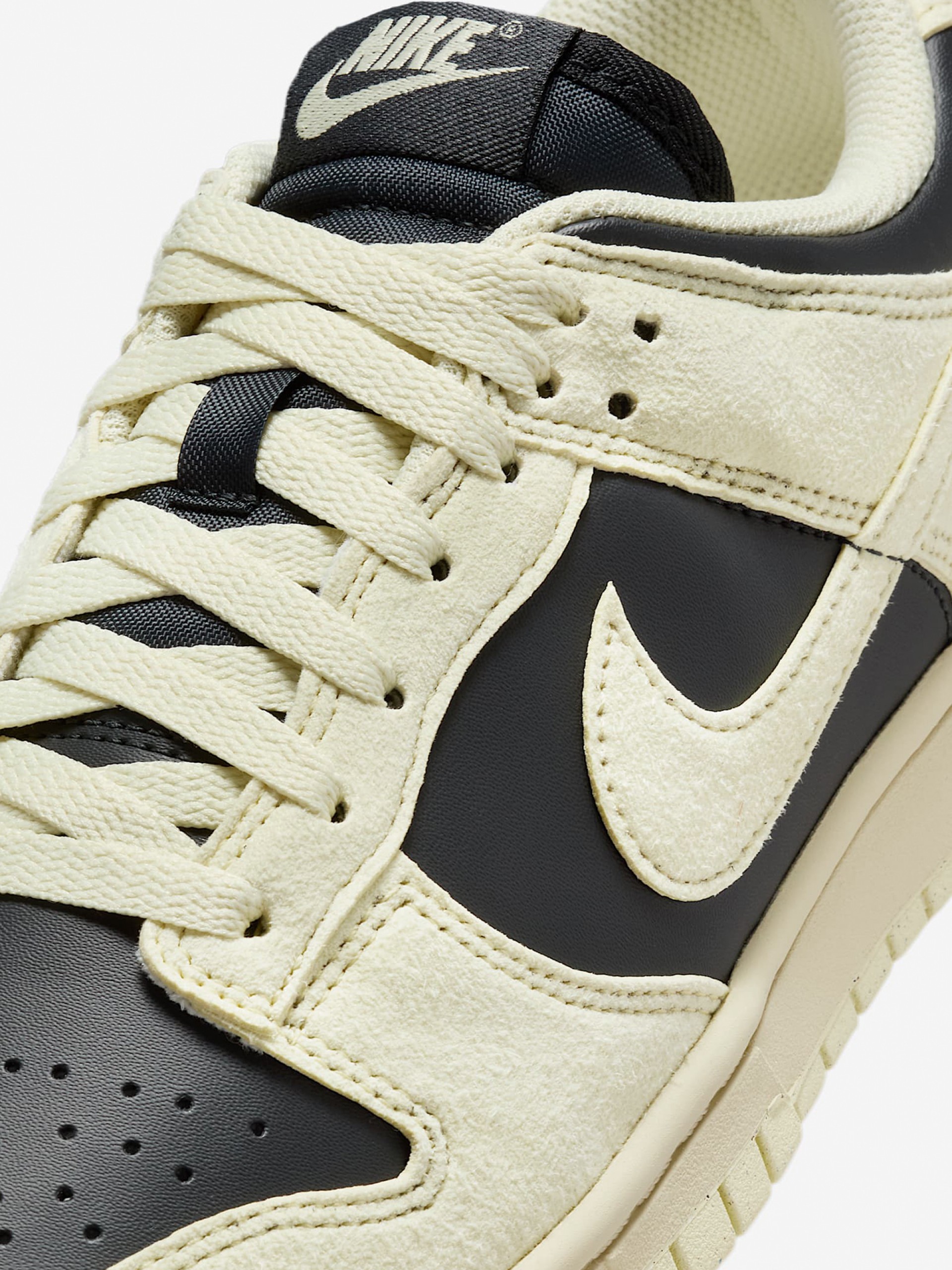 Sapatilhas Nike Dunk Low Amarelas e Pretas Para Mulher