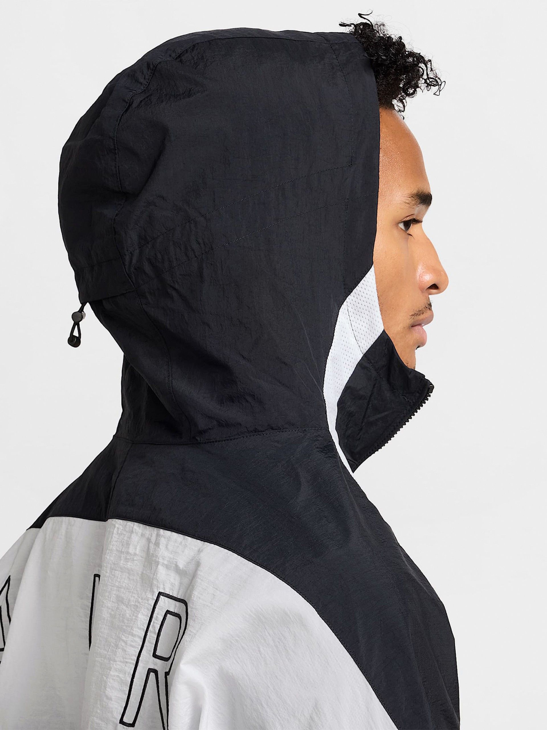 Casaco com Capuz Nike Air Woven Preto e Branco Para Homem