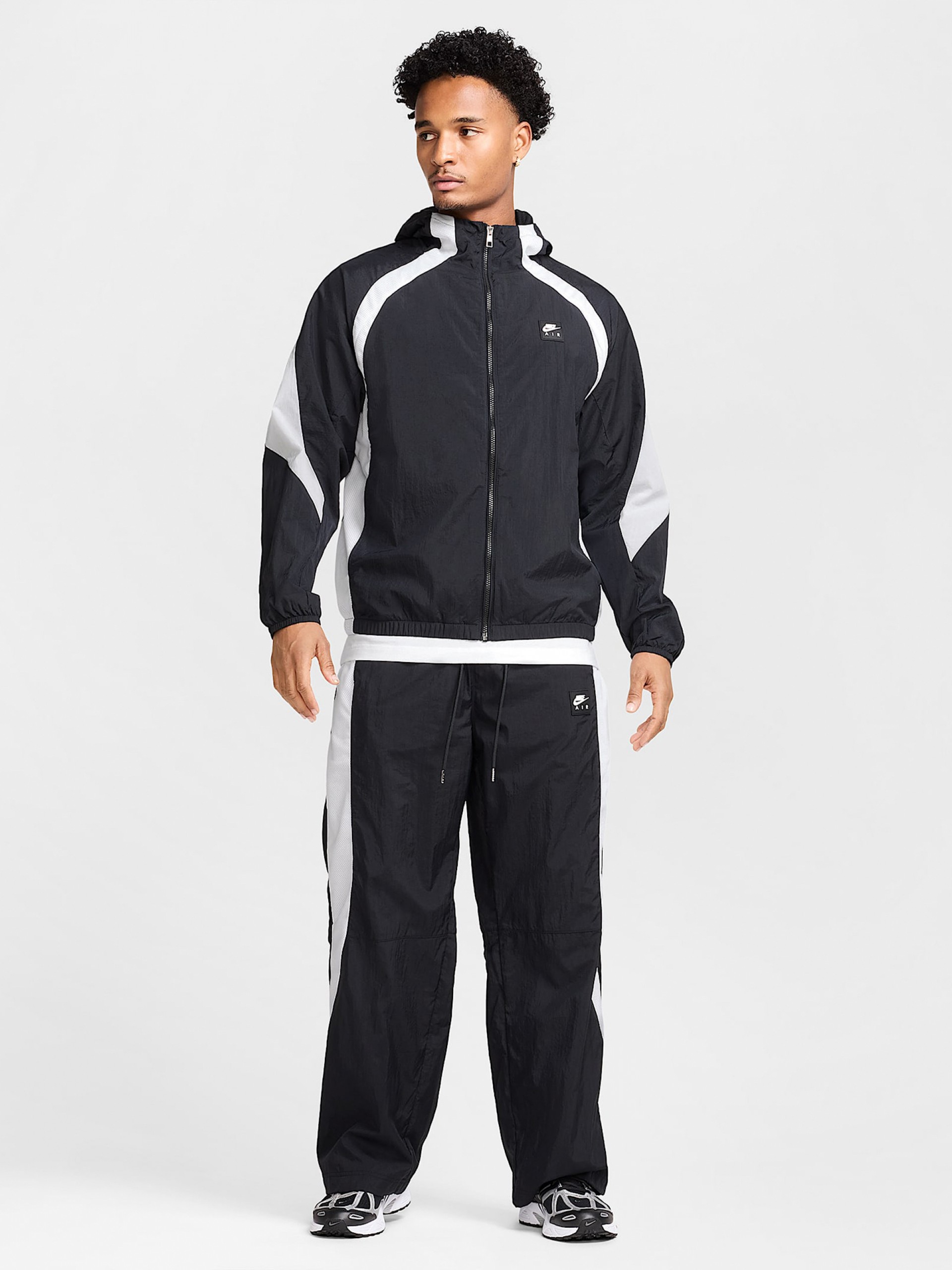 Casaco com Capuz Nike Air Woven Preto e Branco Para Homem