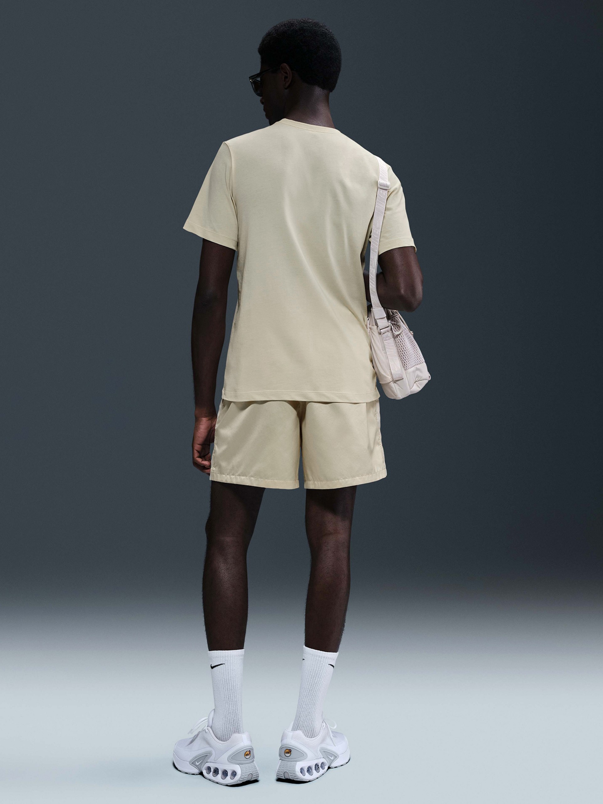 T-shirt Nike Sportswear 12MO Futura Bege Para Homem