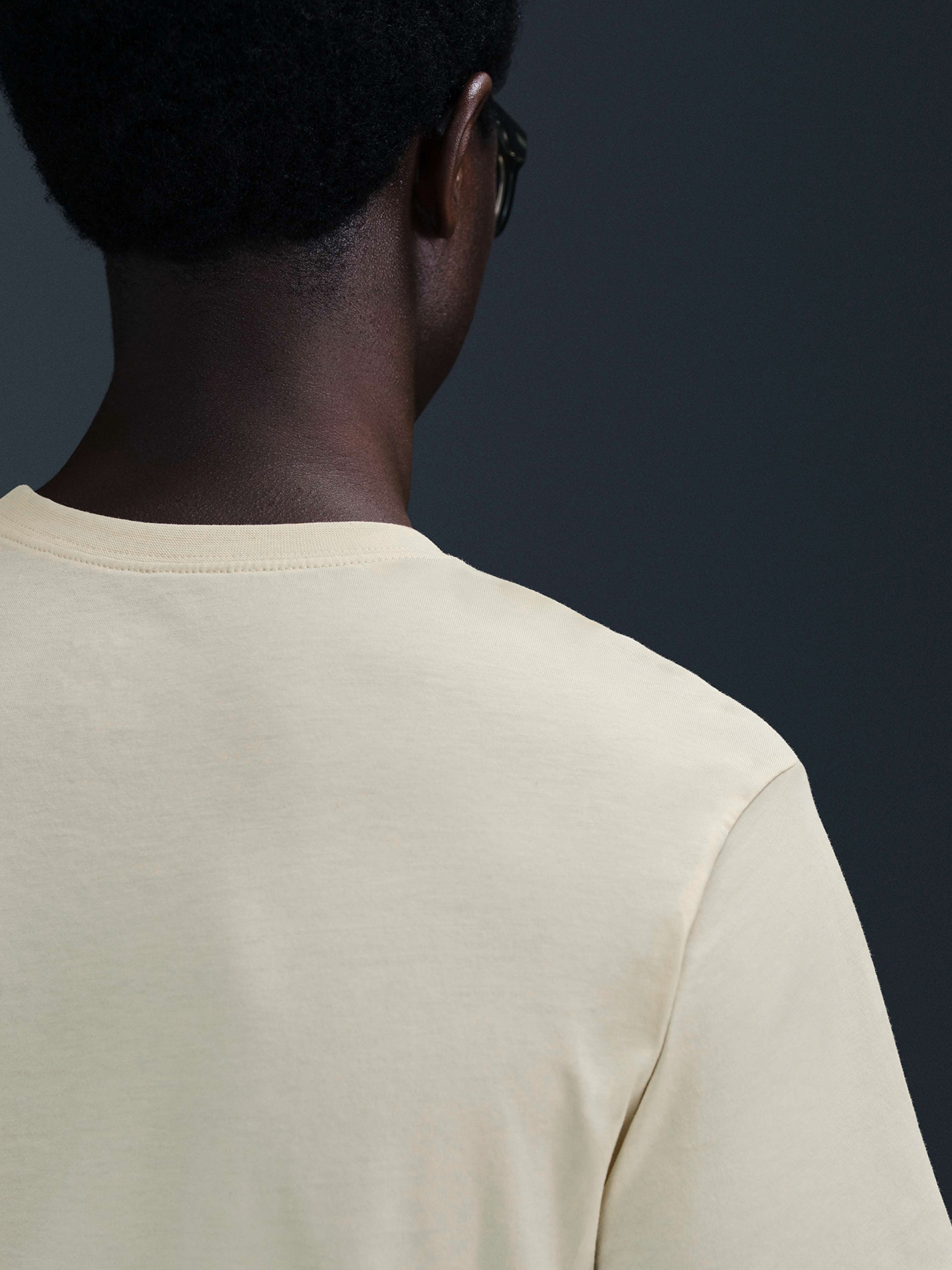 T-shirt Nike Sportswear 12MO Futura Bege Para Homem