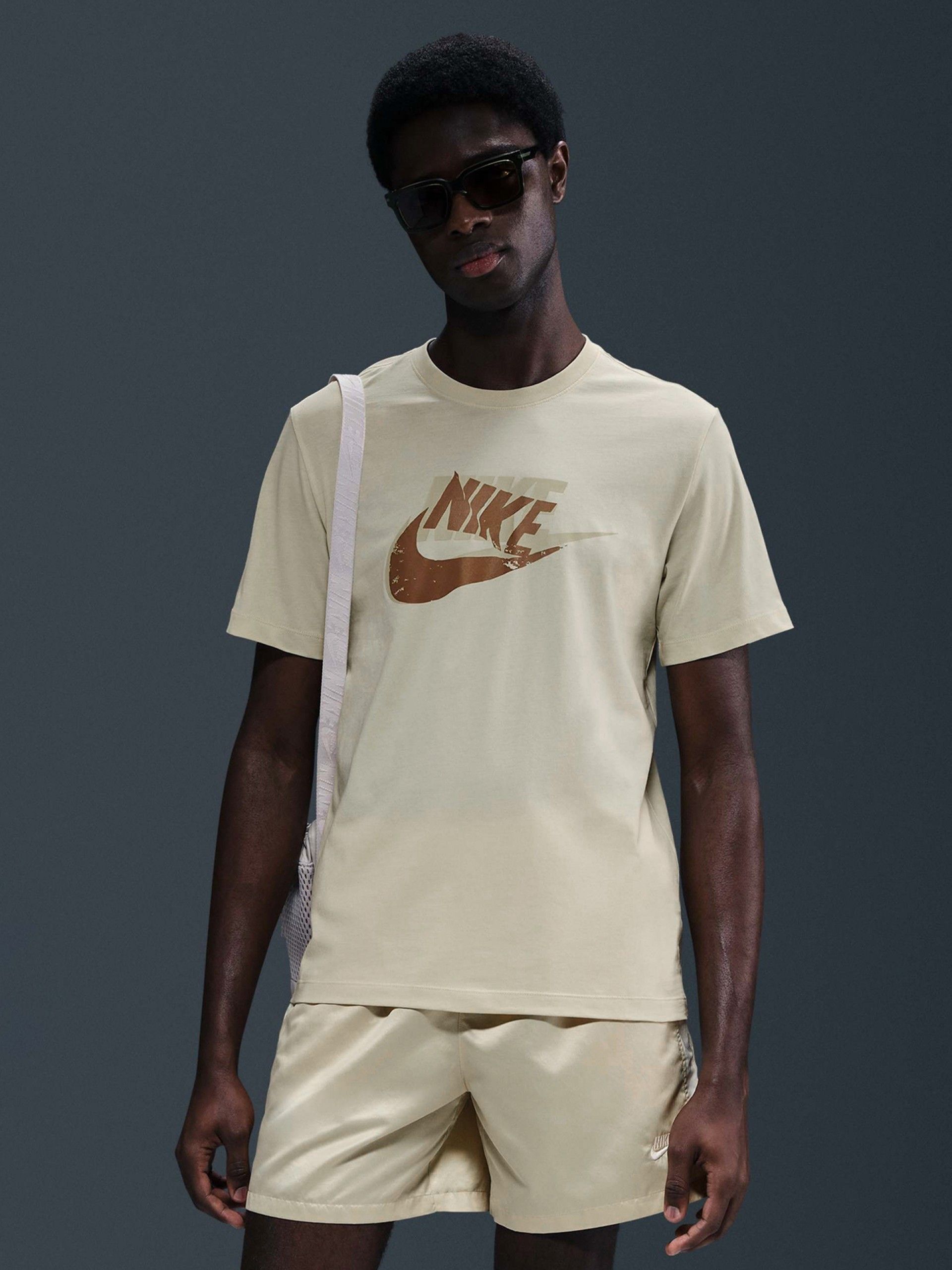 T-shirt Nike Sportswear 12MO Futura Bege Para Homem