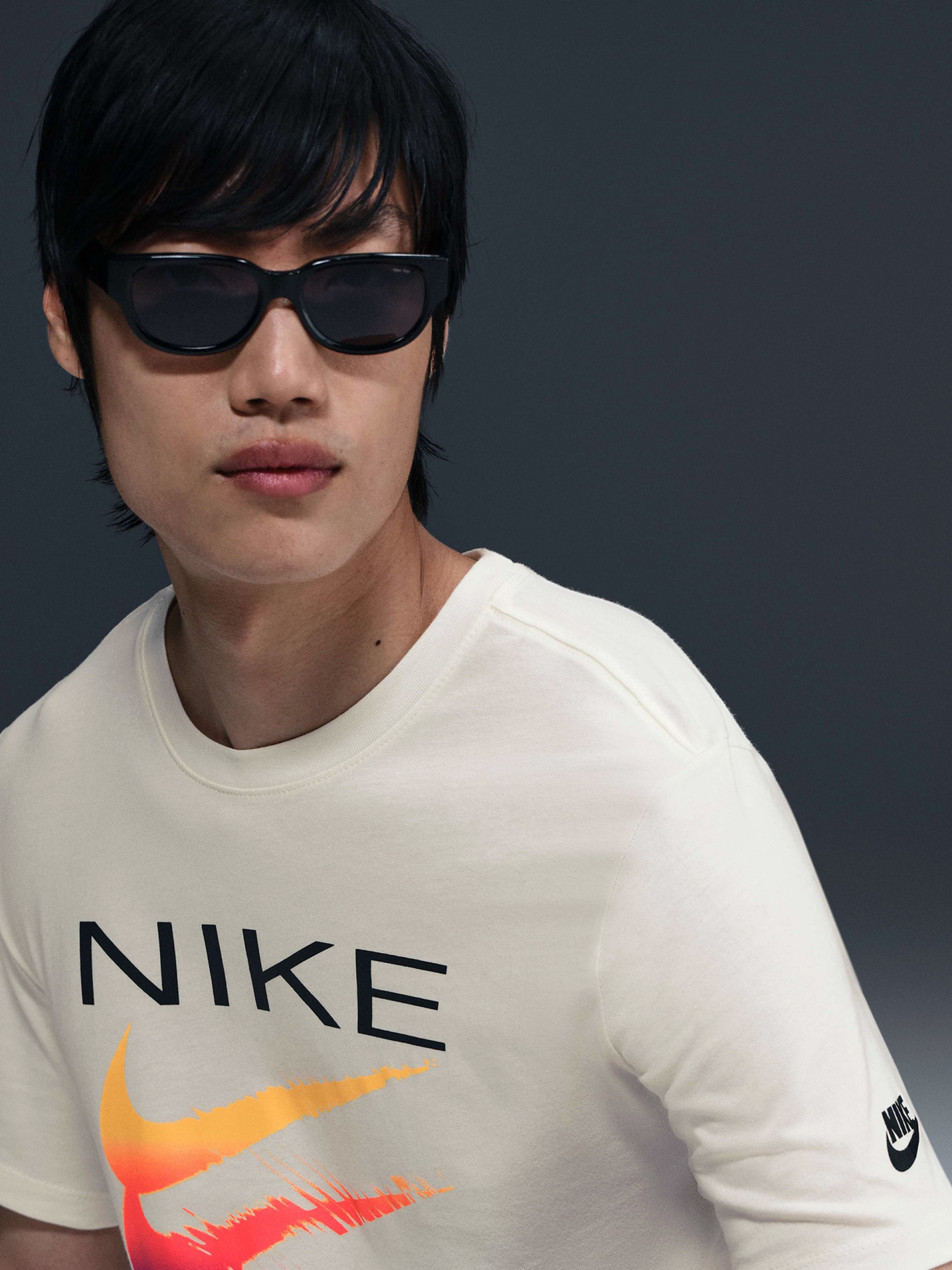 T-shirt Nike Sportswear Triple Swoosh Bege Para Homem