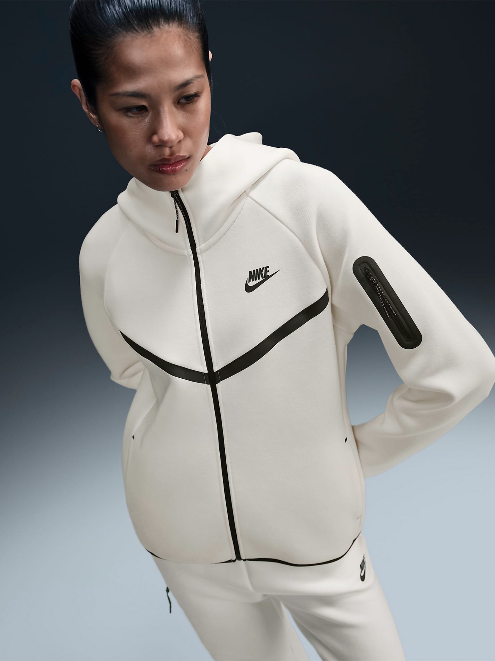 Chaqueta con Capucha Nike Sportswear Tech Fleece Windrunner Beige Para Mujer