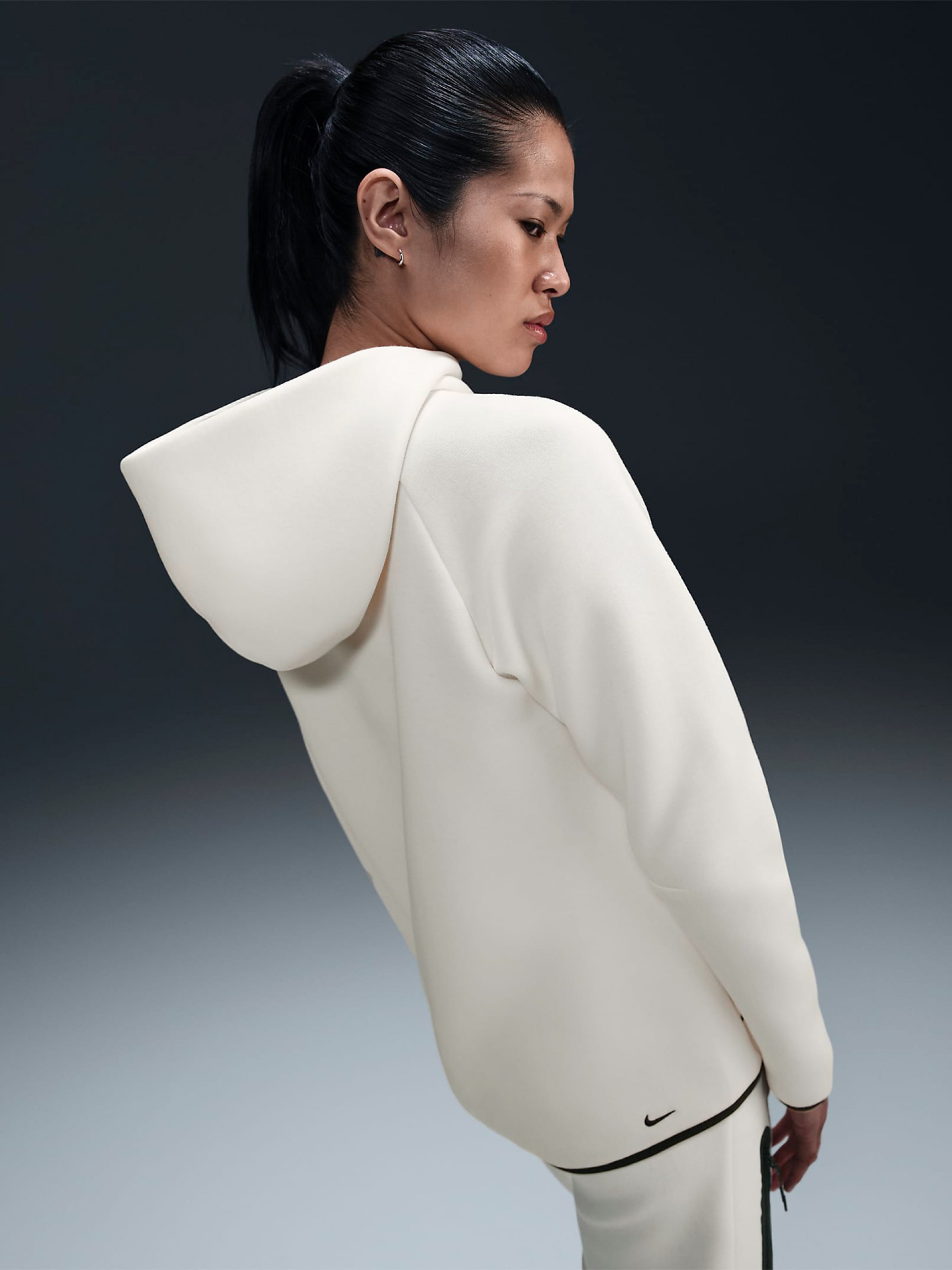 Chaqueta con Capucha Nike Sportswear Tech Fleece Windrunner Beige Para Mujer