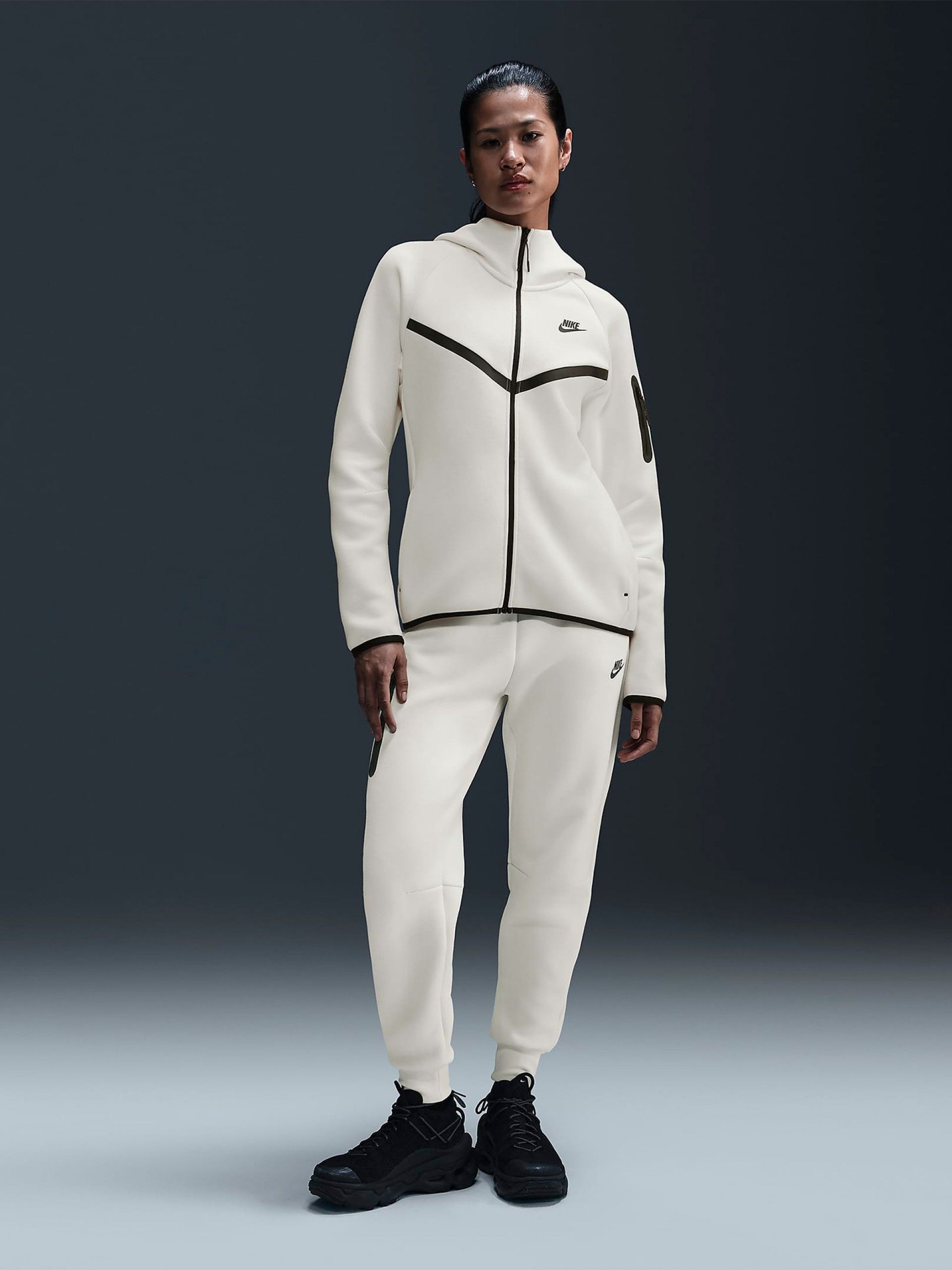 Chaqueta con Capucha Nike Sportswear Tech Fleece Windrunner Beige Para Mujer