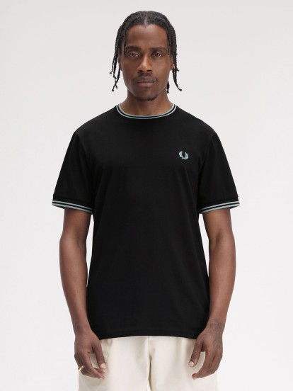 Camiseta Fred Perry Twin Tipped Negra y Azul