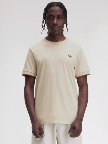 Camiseta Fred Perry Twin Tipped Beige y Marrn