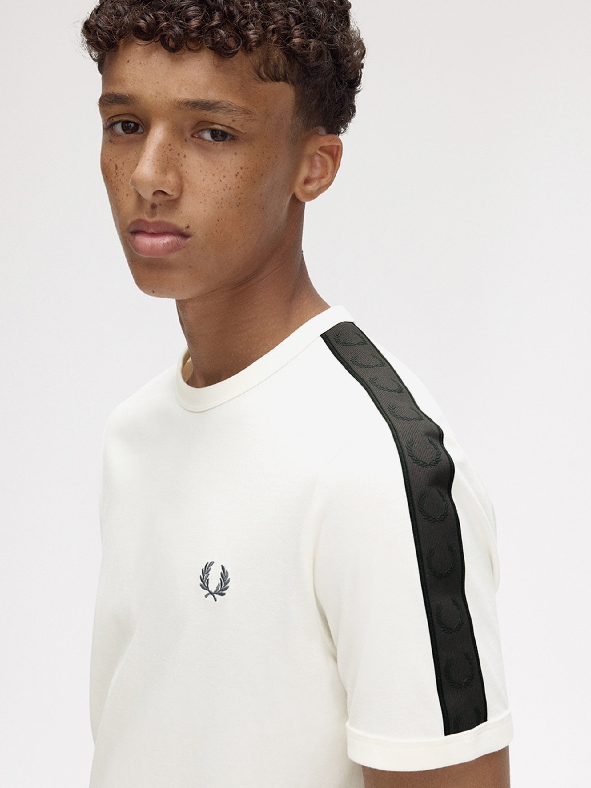 T-shirt Fred Perry Contrast Tape Ringer Branca e Cinzenta