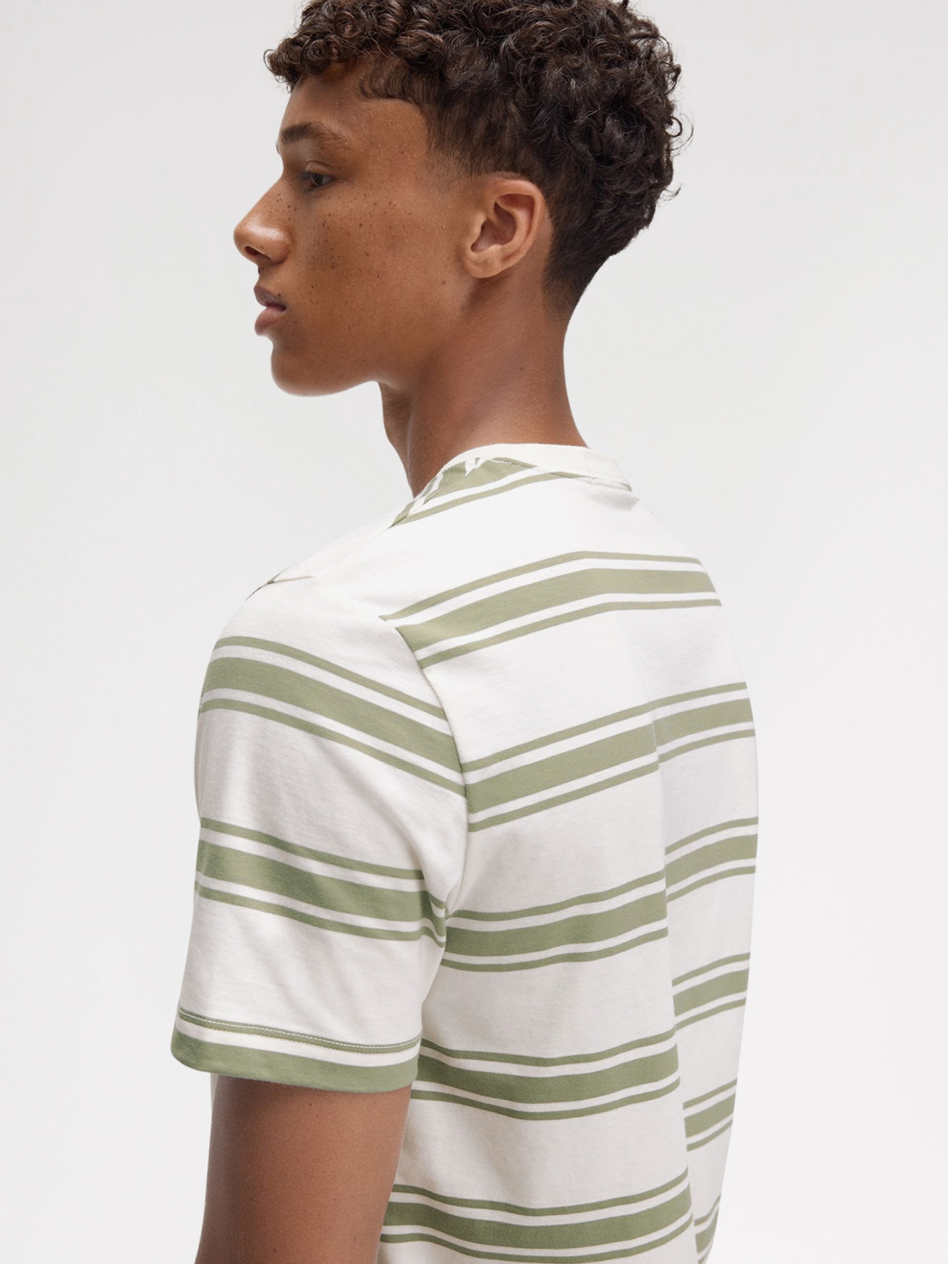 T-shirt Fred Perry Fine Stripe Às Riscas Branca e Verde