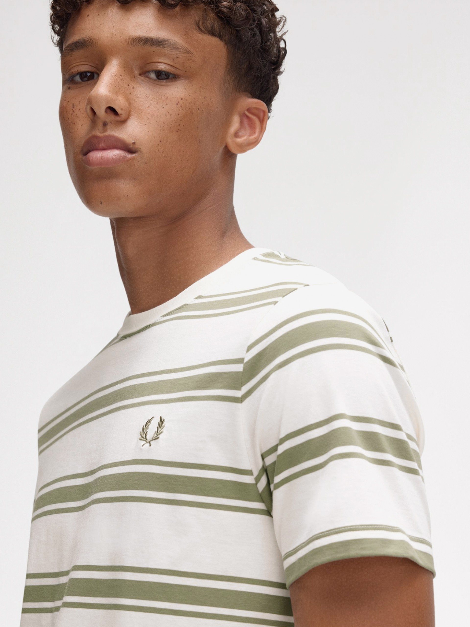 T-shirt Fred Perry Fine Stripe Às Riscas Branca e Verde