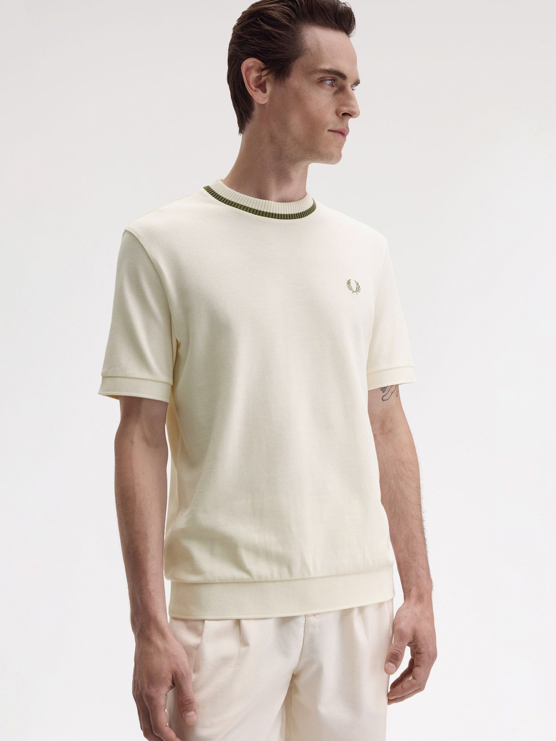 Camiseta Fred Perry Crew Neck Piqué Beige y Verde
