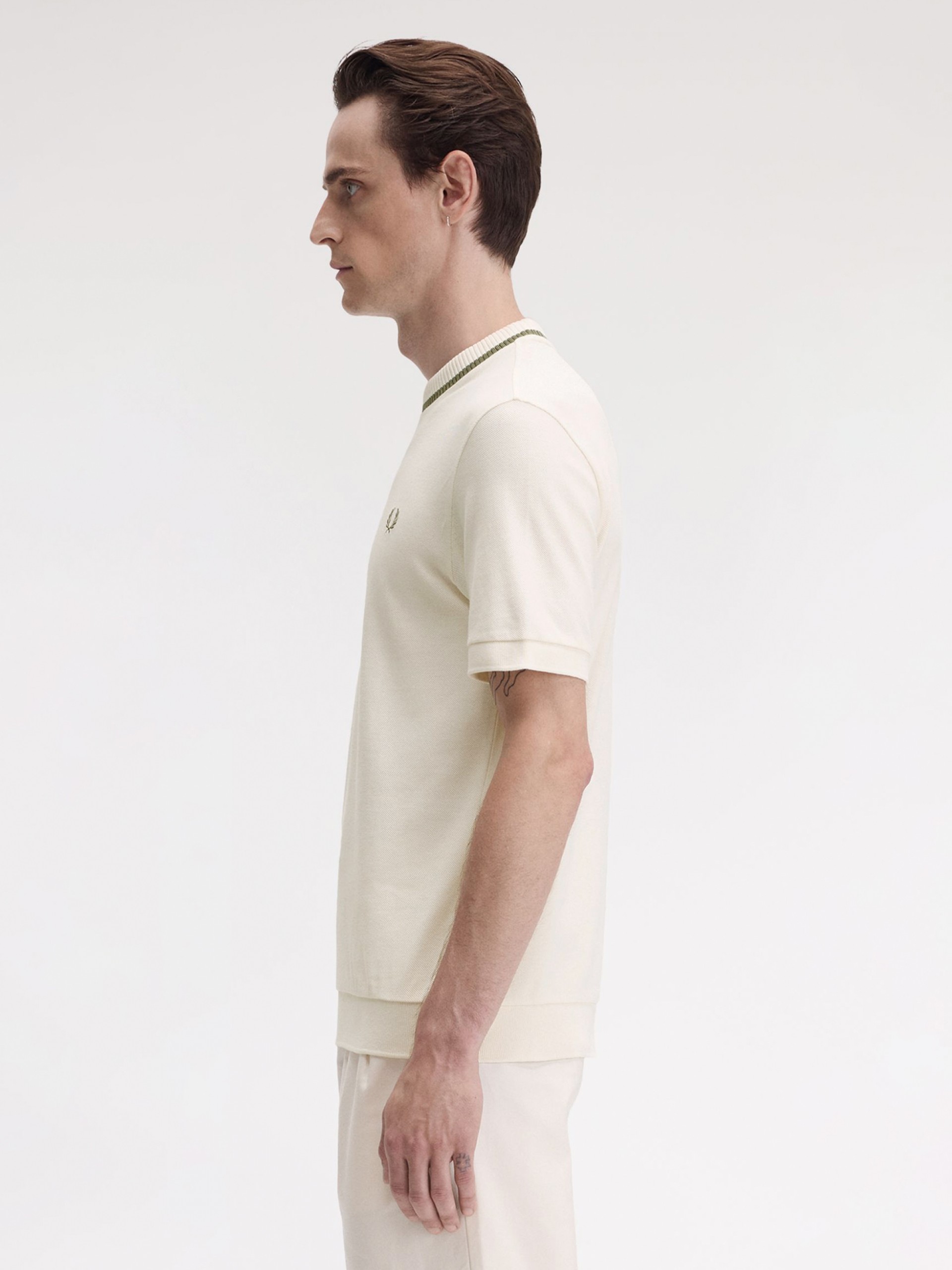 Camiseta Fred Perry Crew Neck Piqué Beige y Verde
