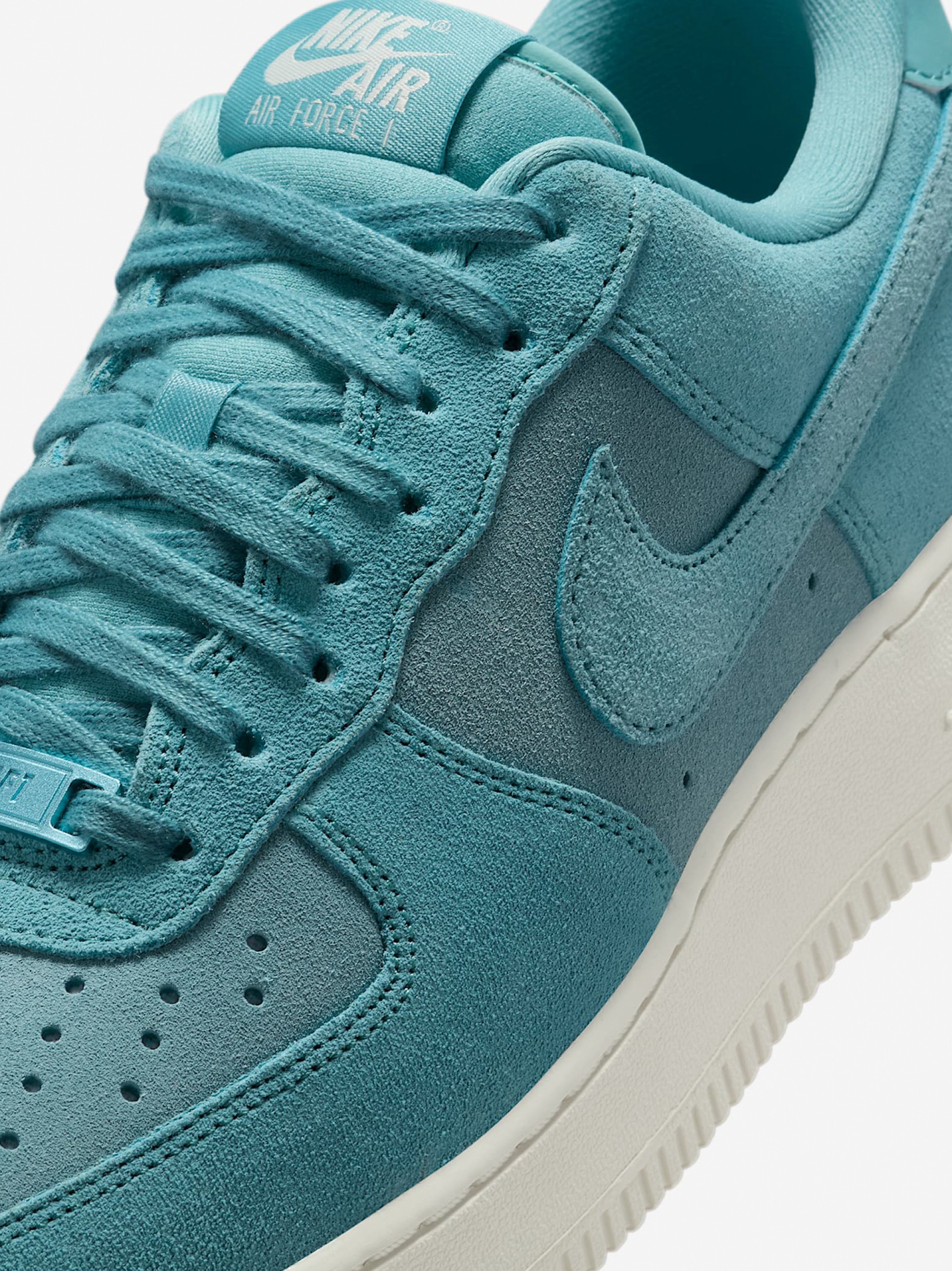 Sapatilhas Nike Air Force 1 07 Azuis Em Camurça Para Mulher