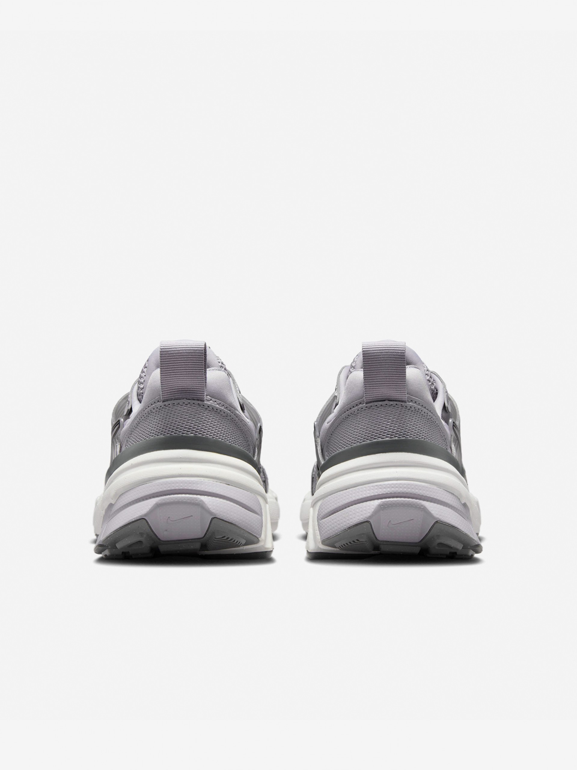 Sapatilhas Nike V2K Run Cinzentas e Prateadas Para Mulher