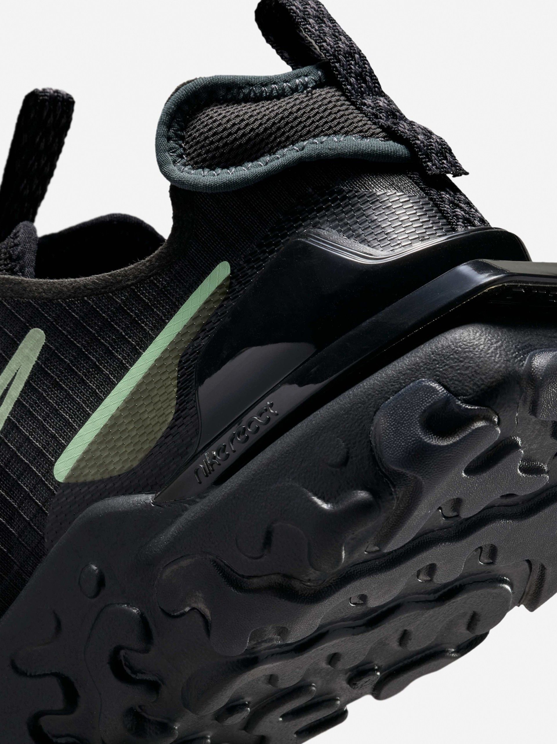 Zapatillas Nike React Vision Negras y Verdes Para Hombre