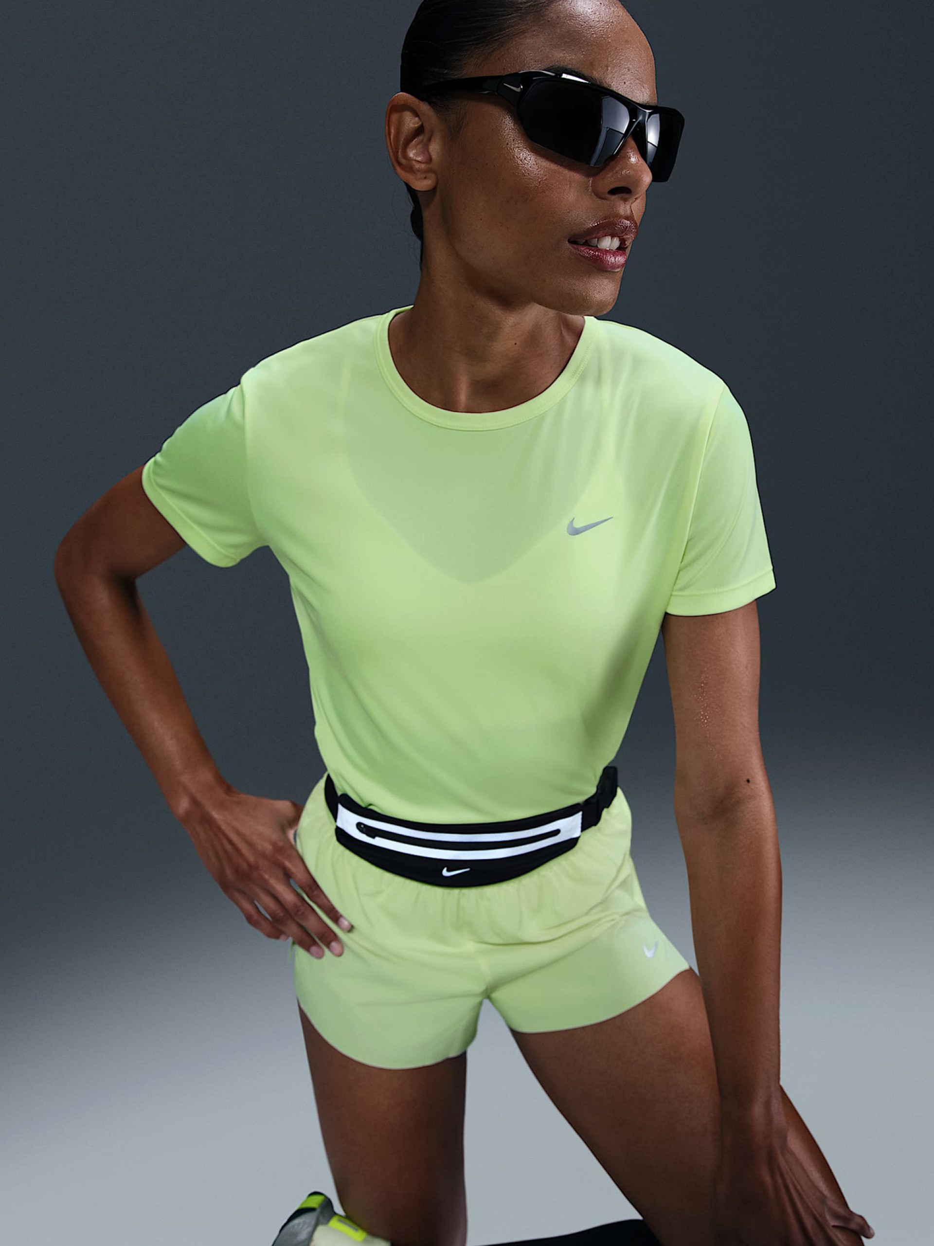 Camiseta de Running Nike Tempo Dri-FIT Verde Para Mujer