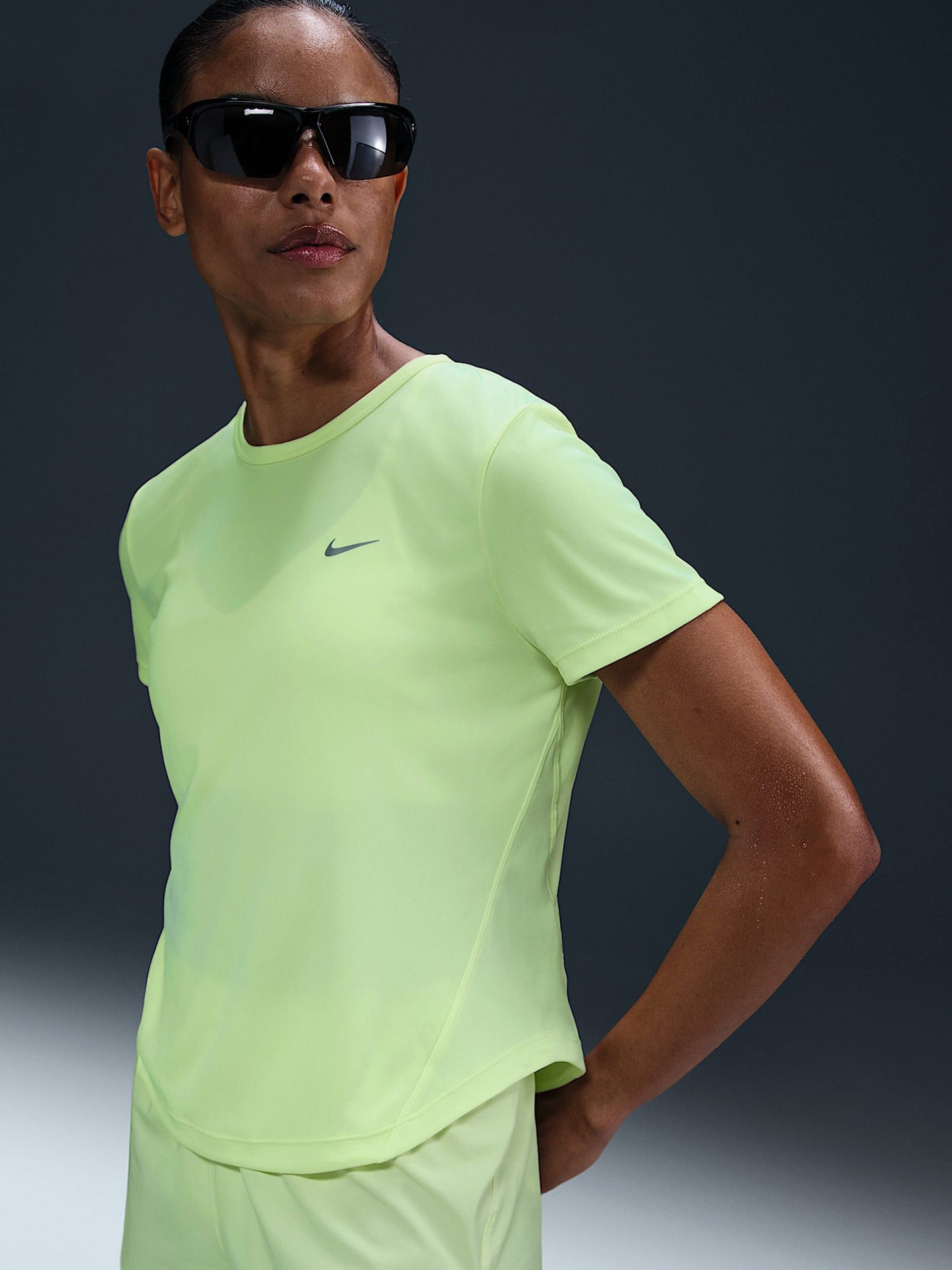 Camiseta de Running Nike Tempo Dri-FIT Verde Para Mujer