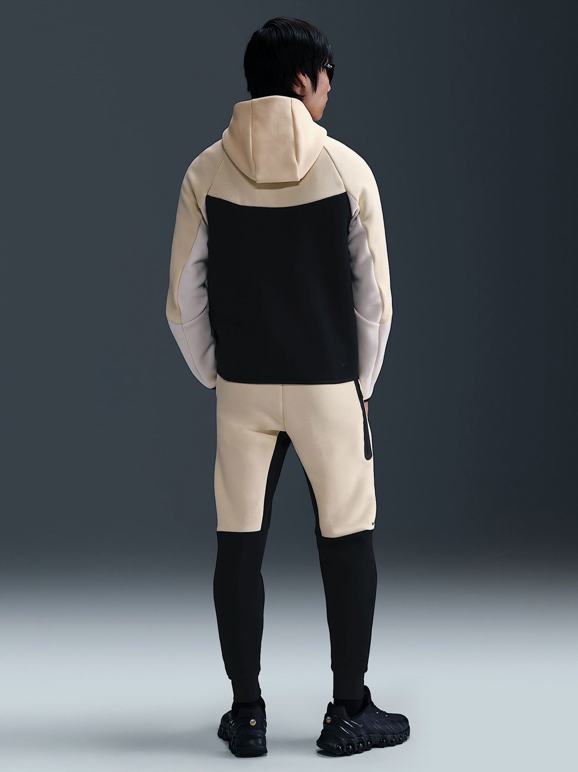 Chaqueta con Capucha Nike Tech Fleece Windrunner Beige y Negra Para Hombre