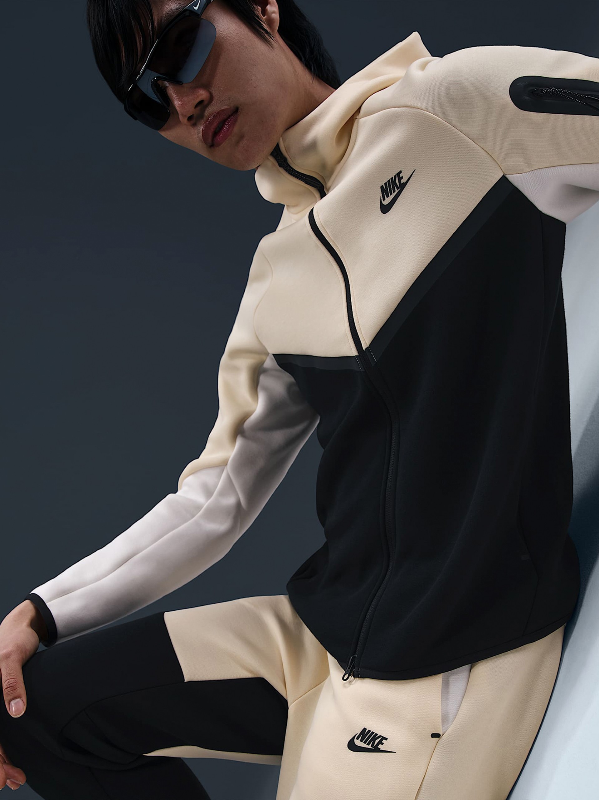 Chaqueta con Capucha Nike Tech Fleece Windrunner Beige y Negra Para Hombre