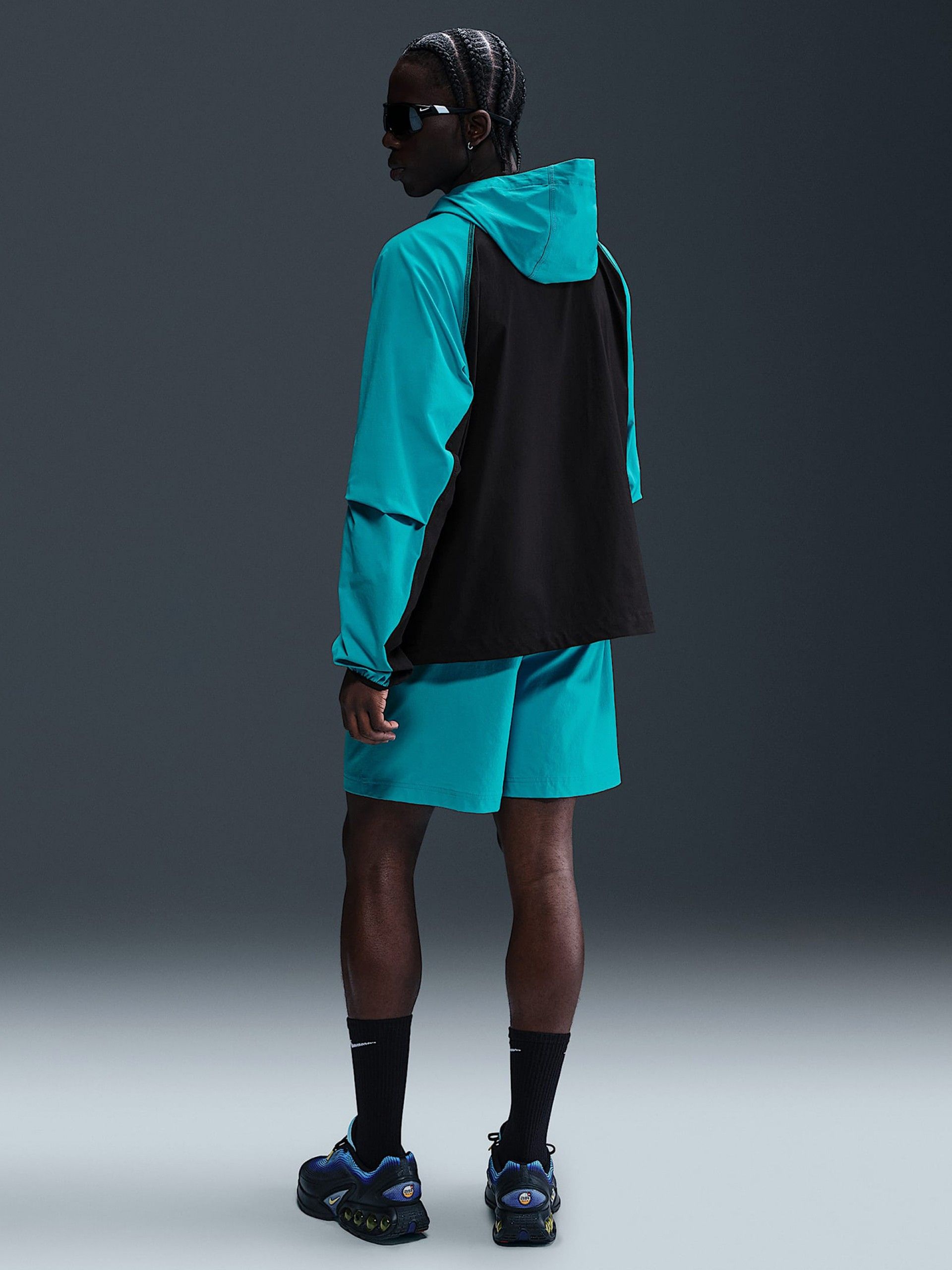 Chaqueta Cortavientos con Capucha Nike Tech Woven Azul y Negra Para Hombre