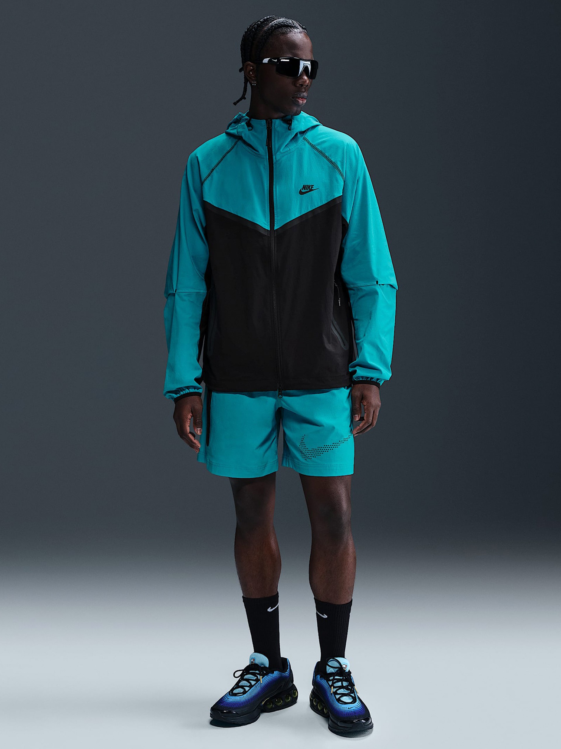Chaqueta Cortavientos con Capucha Nike Tech Woven Azul y Negra Para Hombre