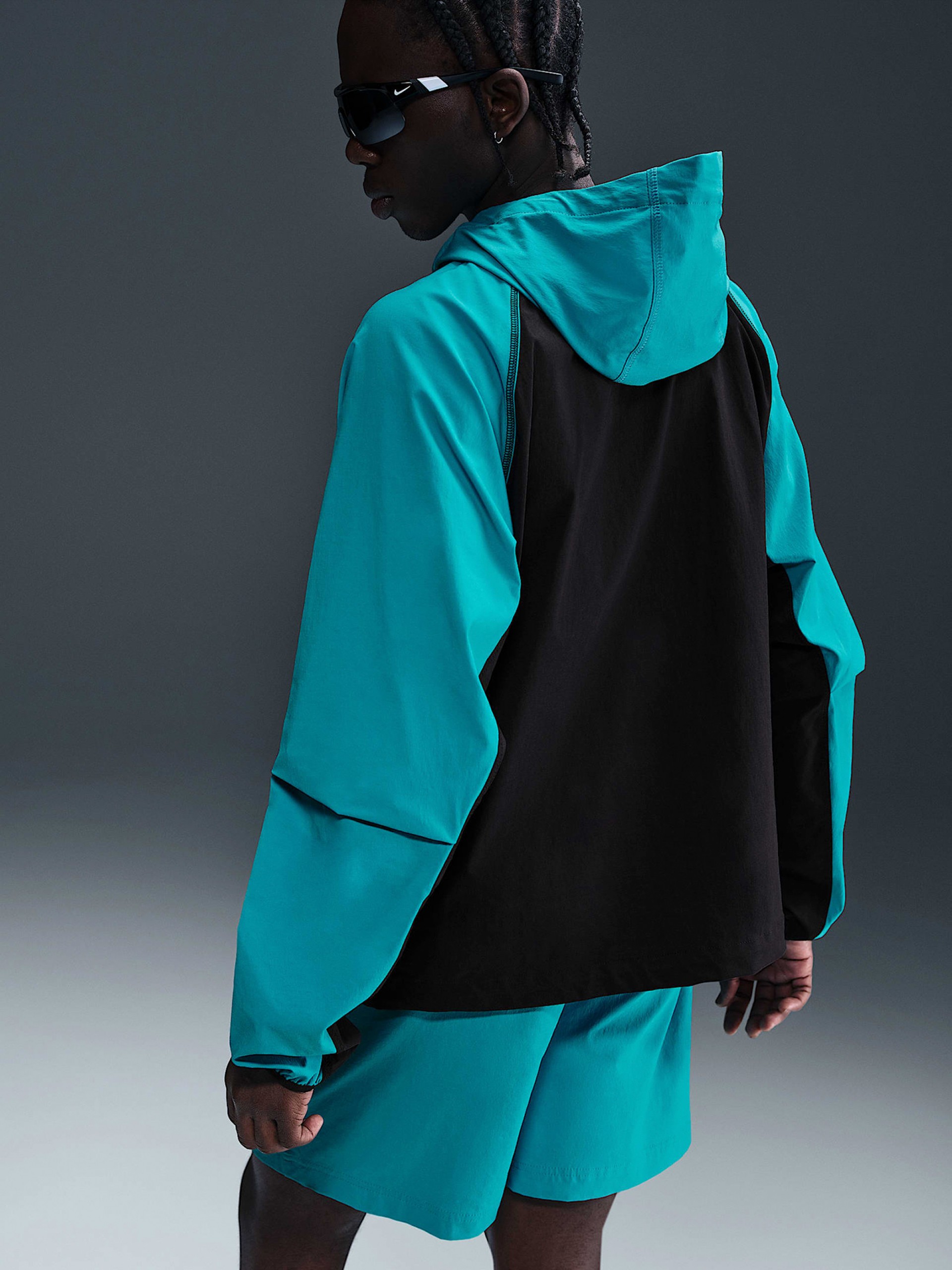 Chaqueta Cortavientos con Capucha Nike Tech Woven Azul y Negra Para Hombre